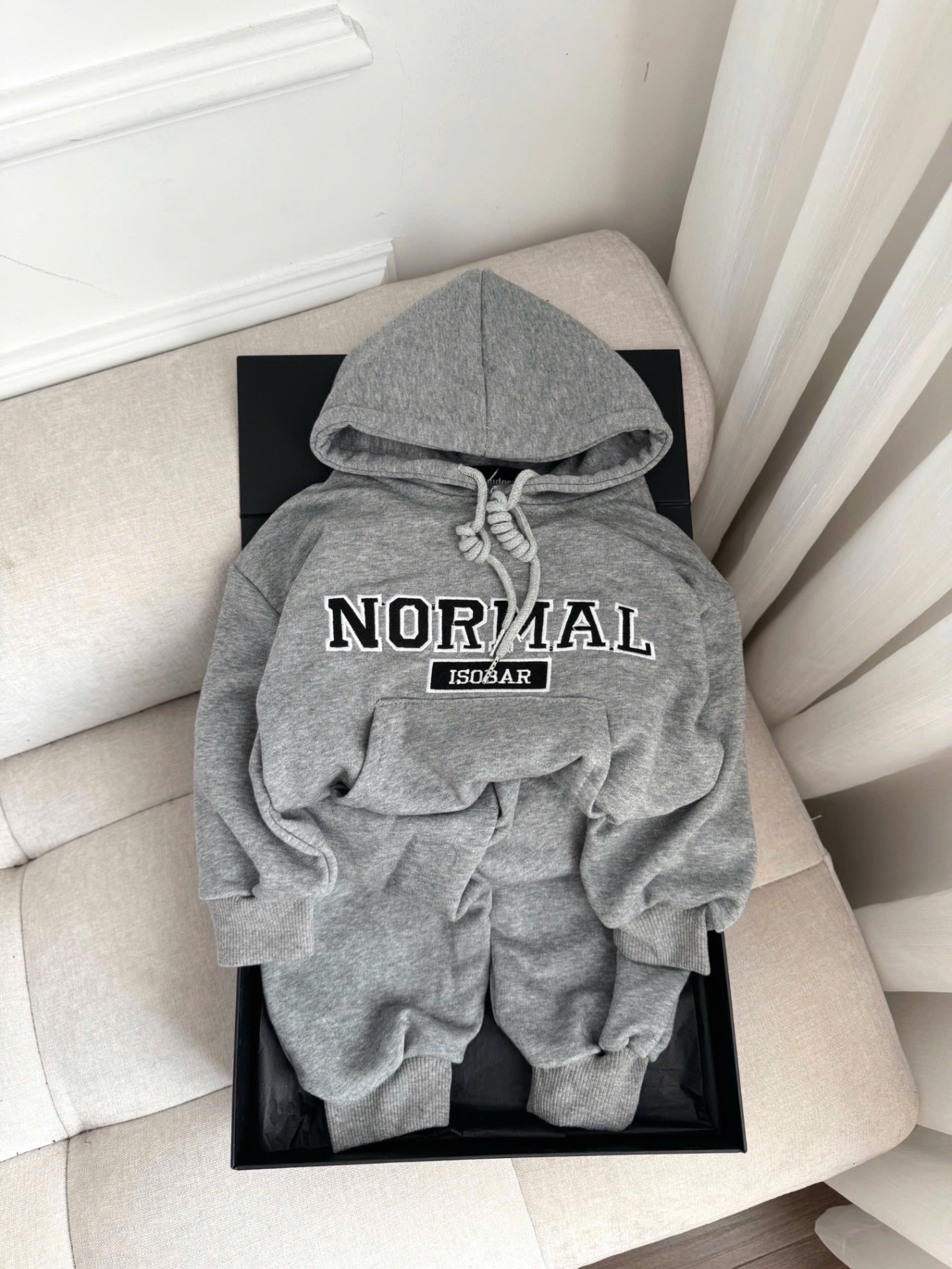 BỘ HODIE NỈ MŨ XÁM CHỮ NORMAL