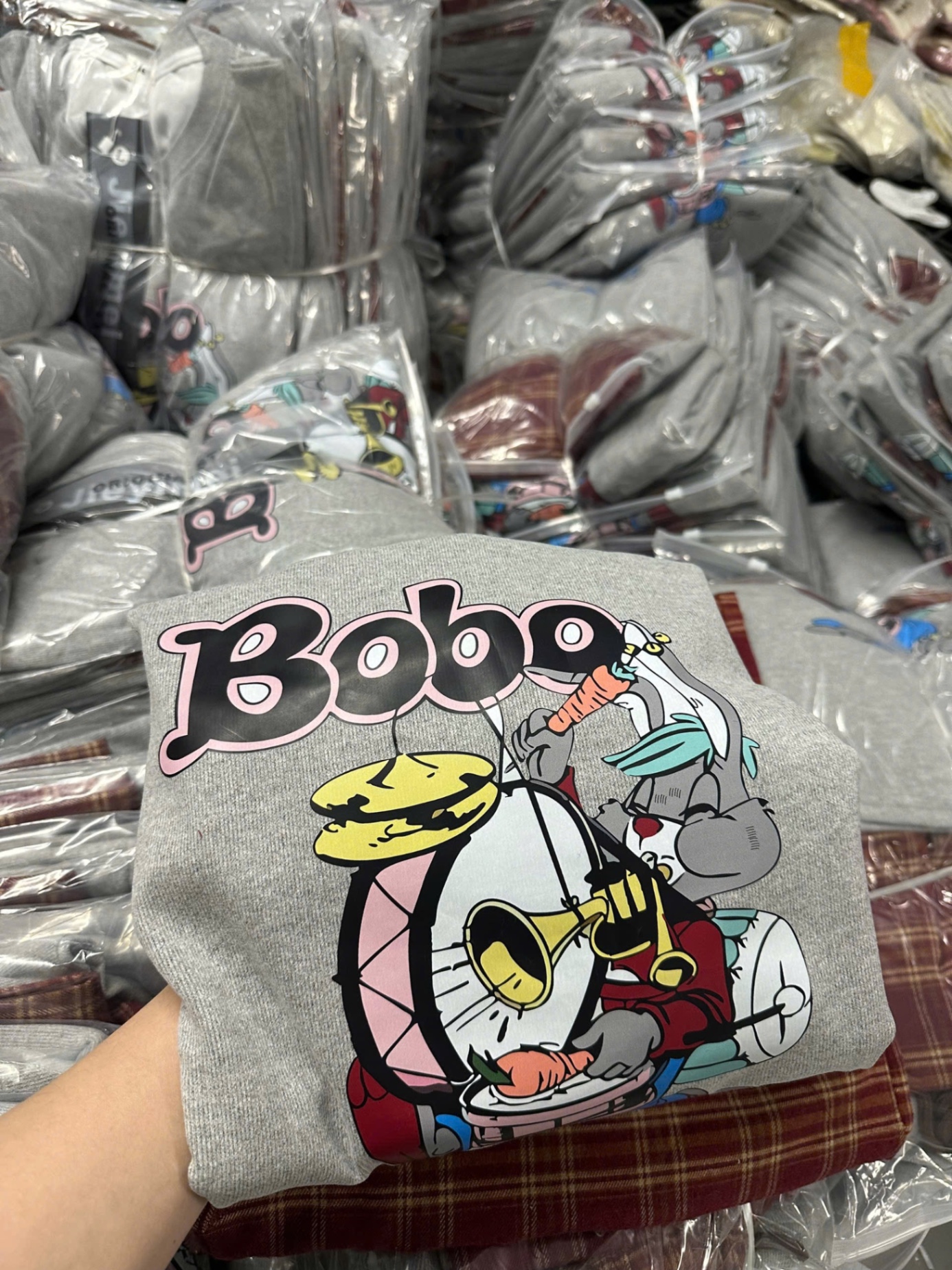 BỘ NỈ BOBO MÀU GHI QUẦN KÈ ĐỎ