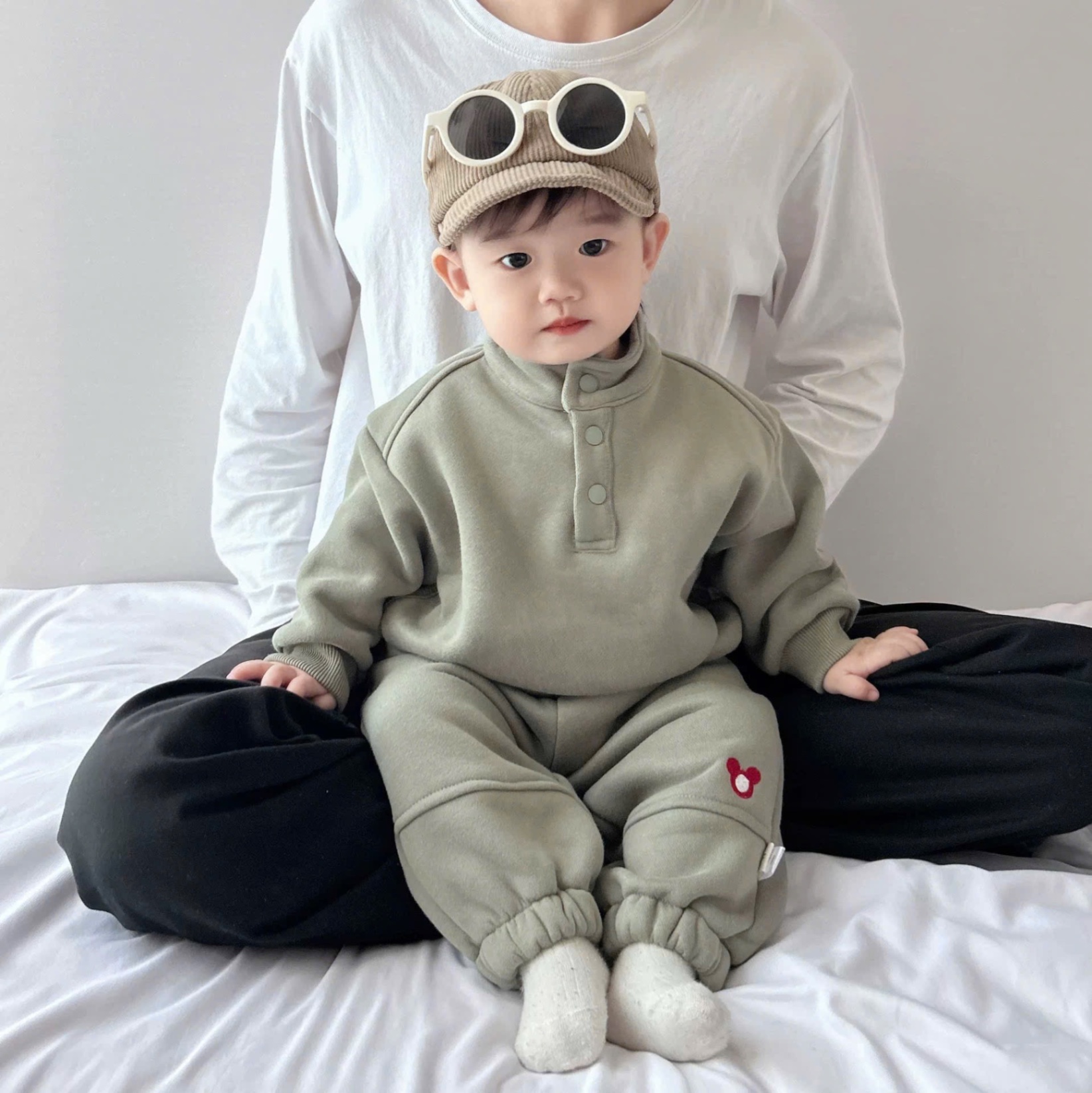 BỘ NỈ COTTON CỔ TRỤ MÀU RÊU THÊU MICKY