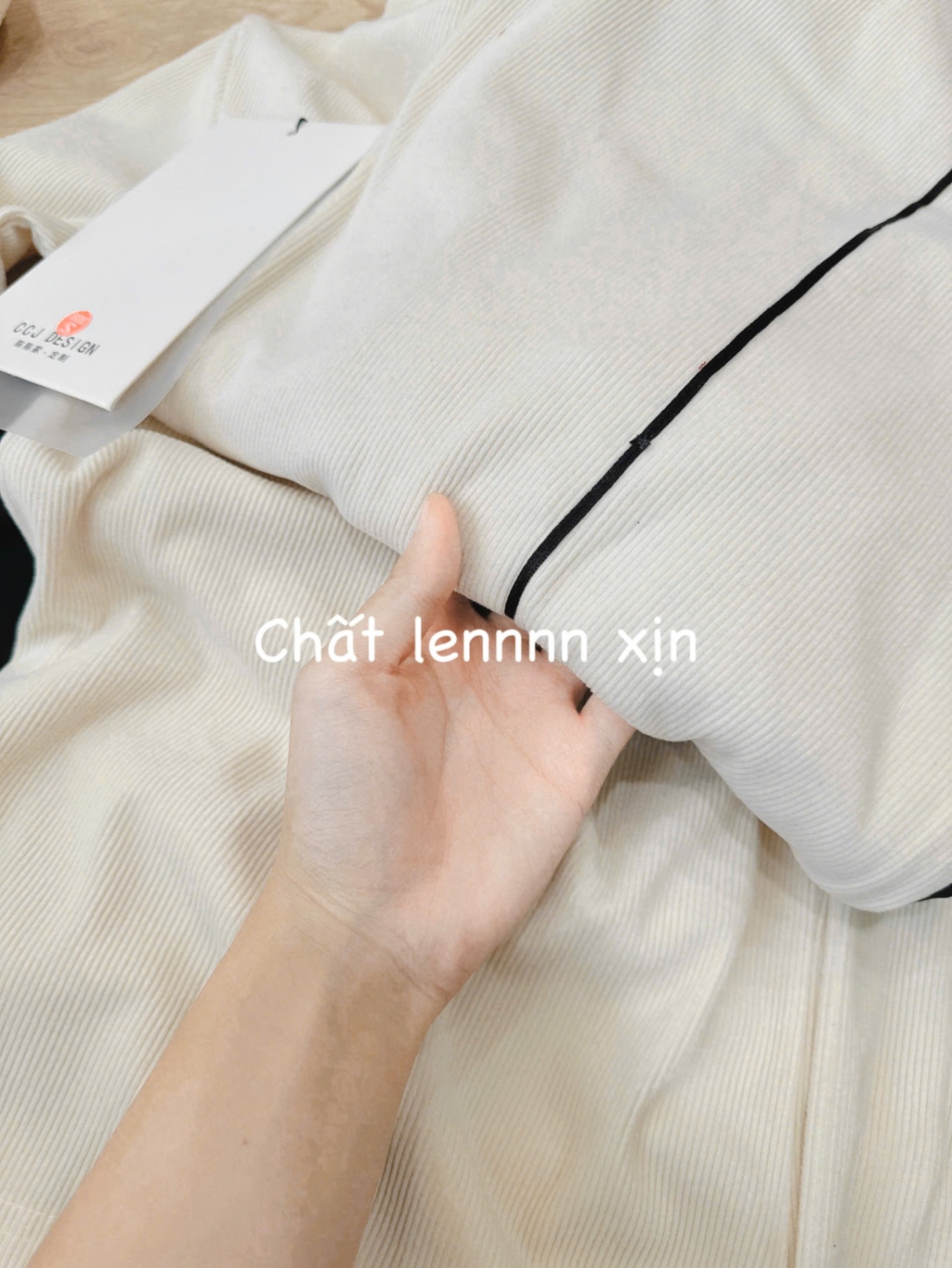 SÉT LEN HÀN CAO CỔ MÀU BE MIX QUẦN NƠ