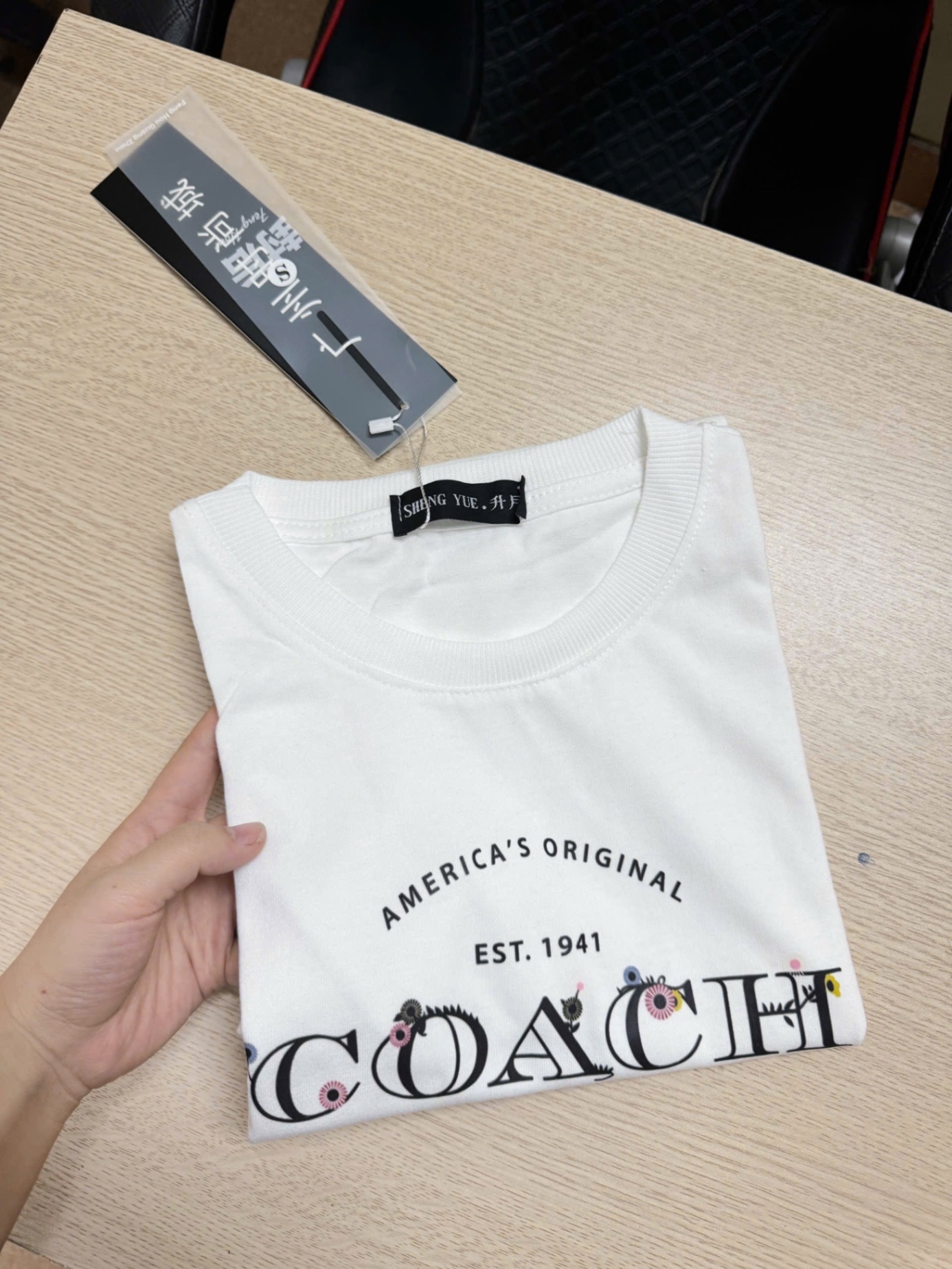 ÁO PULL CỘC TRẮNG COACH