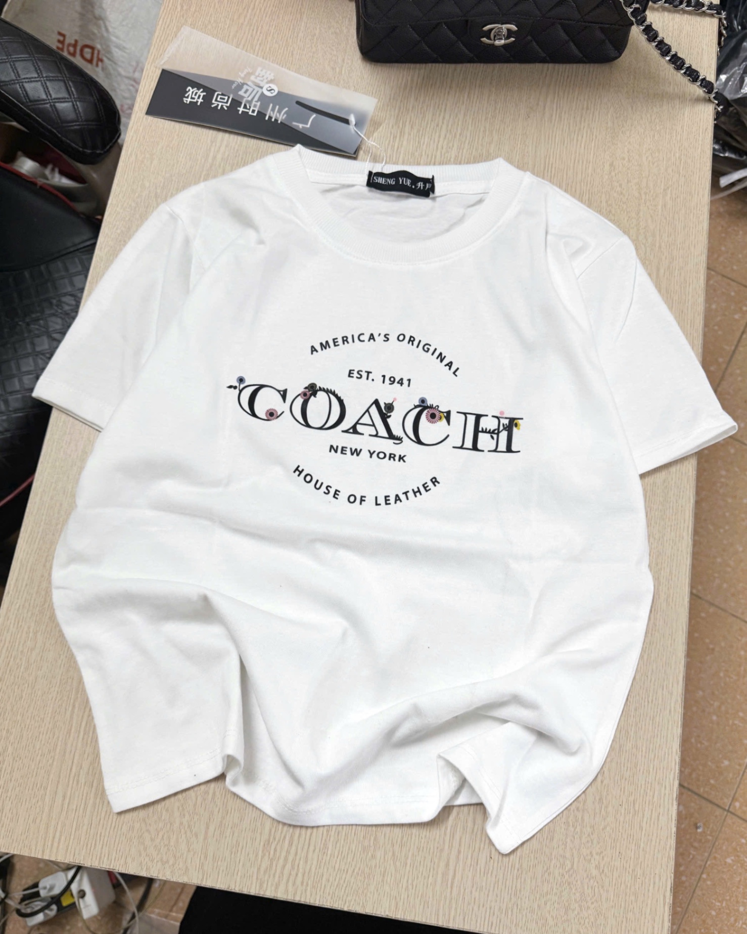 ÁO PULL CỘC TRẮNG COACH