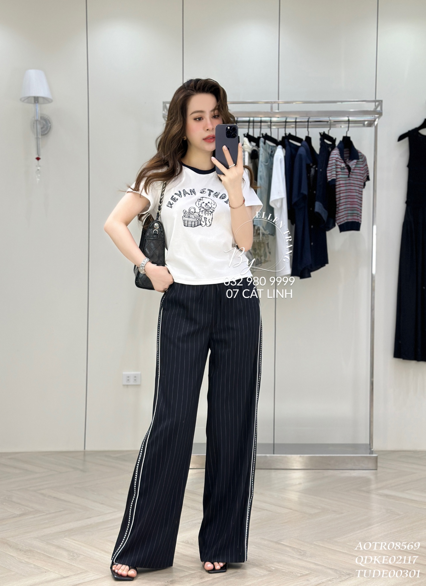 ÁO PHÔNG TRẮNG CỔ XANH THAN HÌNH CHÓ
