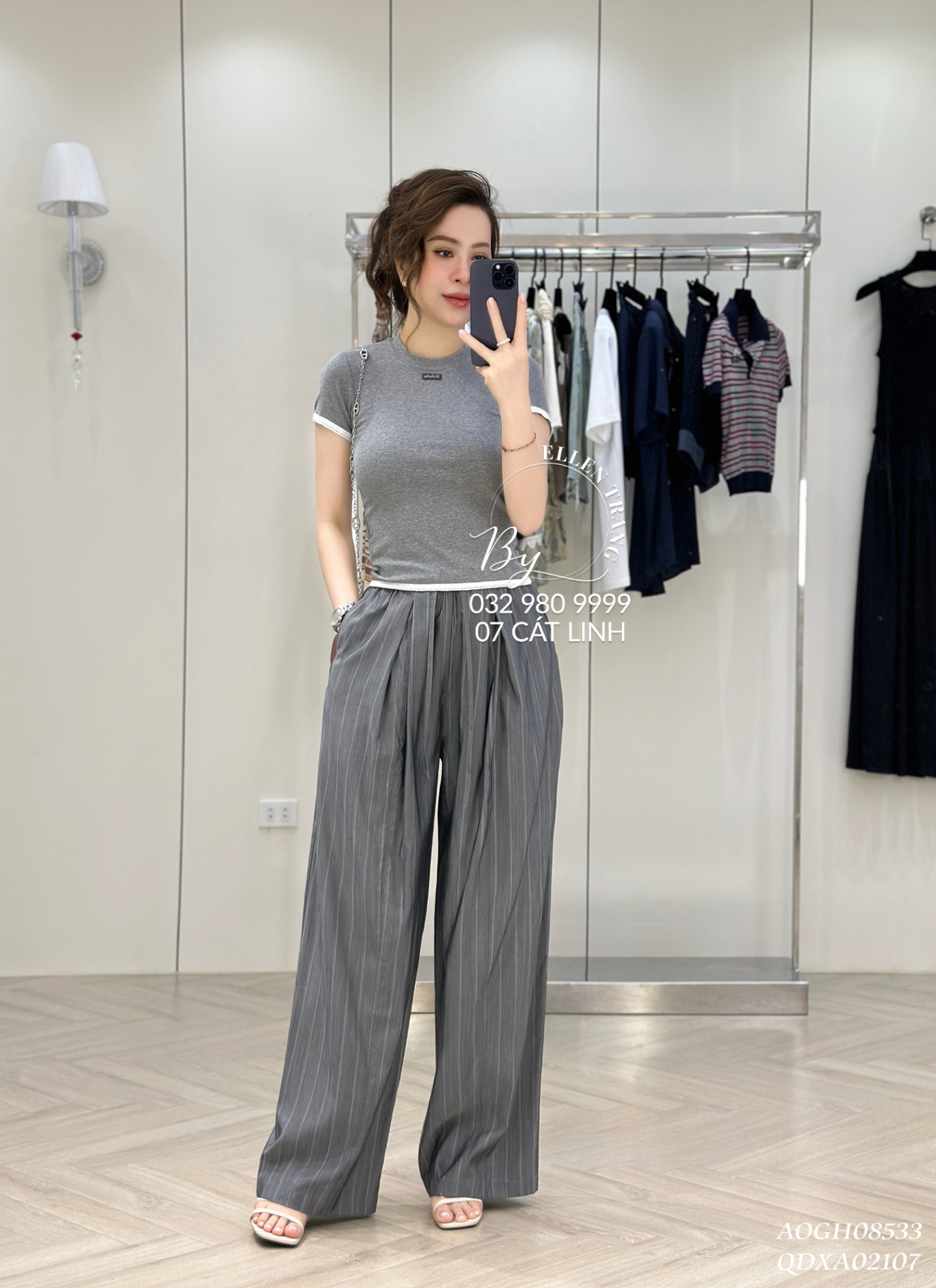 ÁO GHI VIỀN REN TRẮNG CHỮ Ở NGỰC