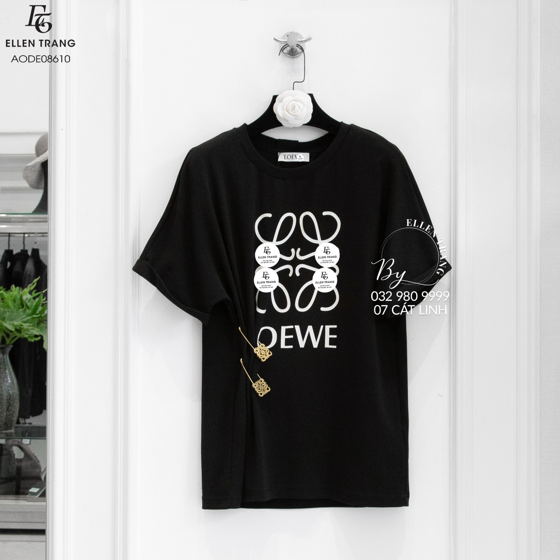 ÁO PHÔNG ĐEN GHIM CÀI VÀNG LOEWE