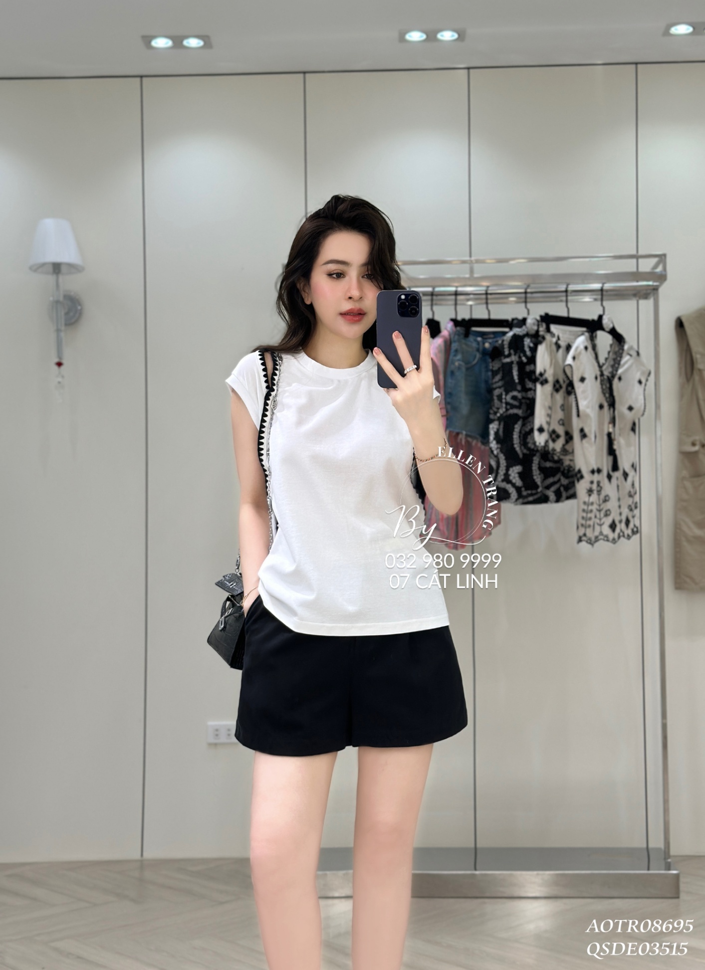 ÁO SÁT NÁCH TRẮNG VIỀN ĐEN KHOÉT VAI