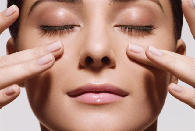 9 Cách massage mắt cận giúp tăng cường thị lực đơn giản hiệu quả