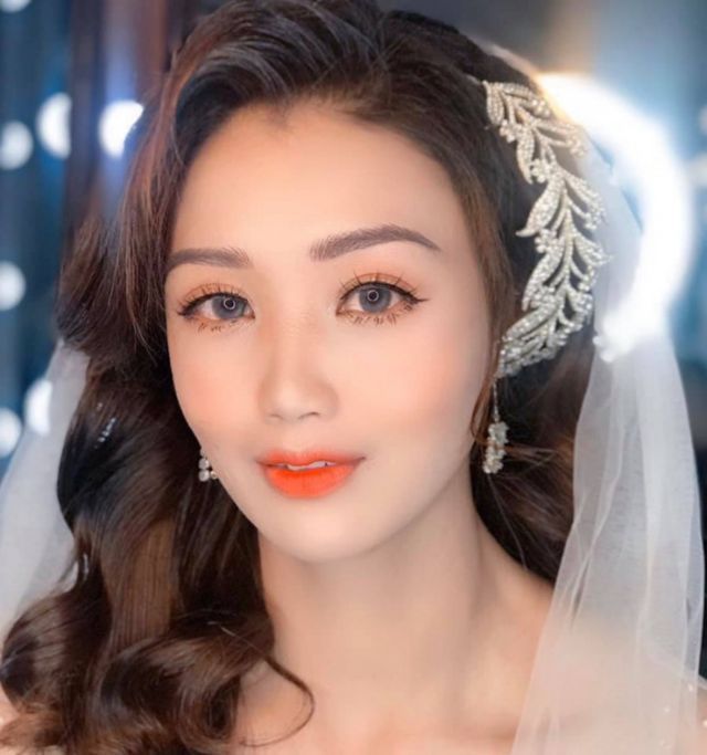 Makeup tone cam tây thể hiện sự trẻ trung và rạng rỡ cho cô dâu