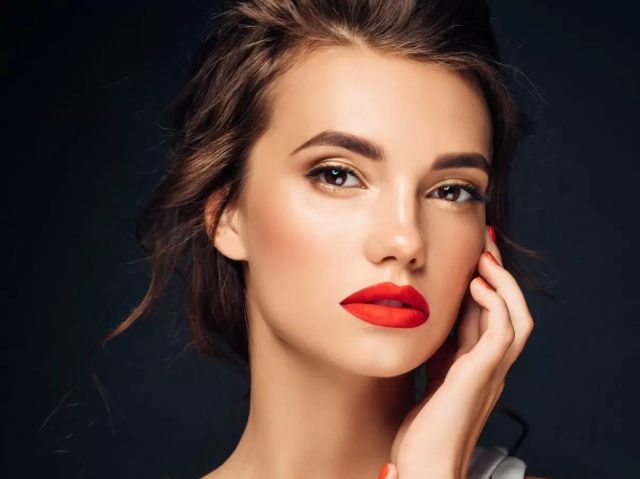 Tiết chế khi đánh mắt để có lớp makeup đẹp