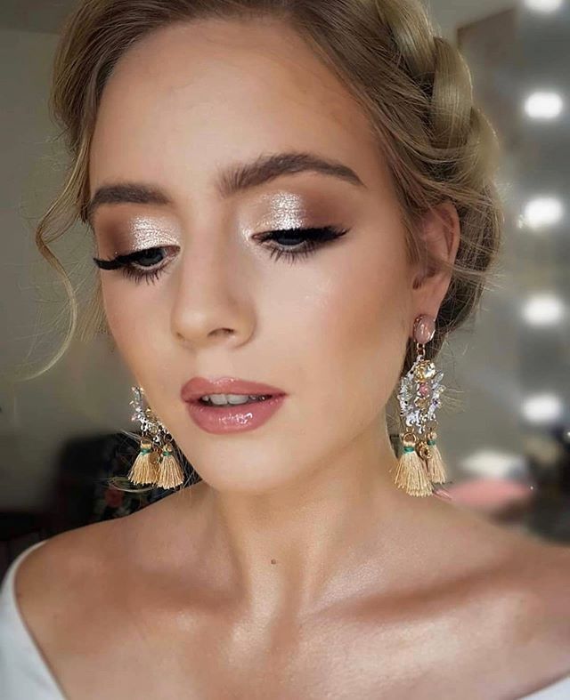 Makeup cô dâu tôn lên các đường nét sắc sảo