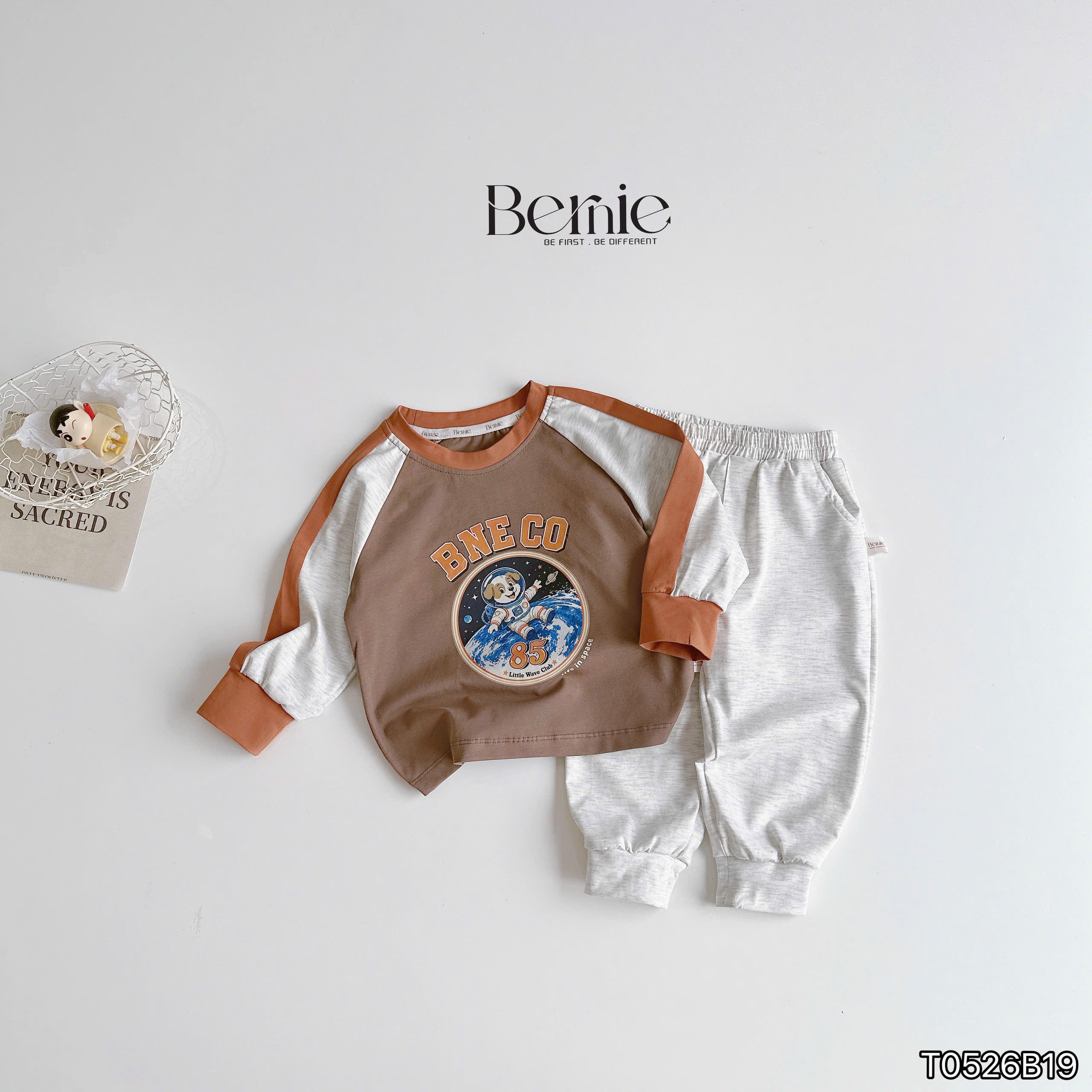Bộ raglan phối màu space dog Bernie