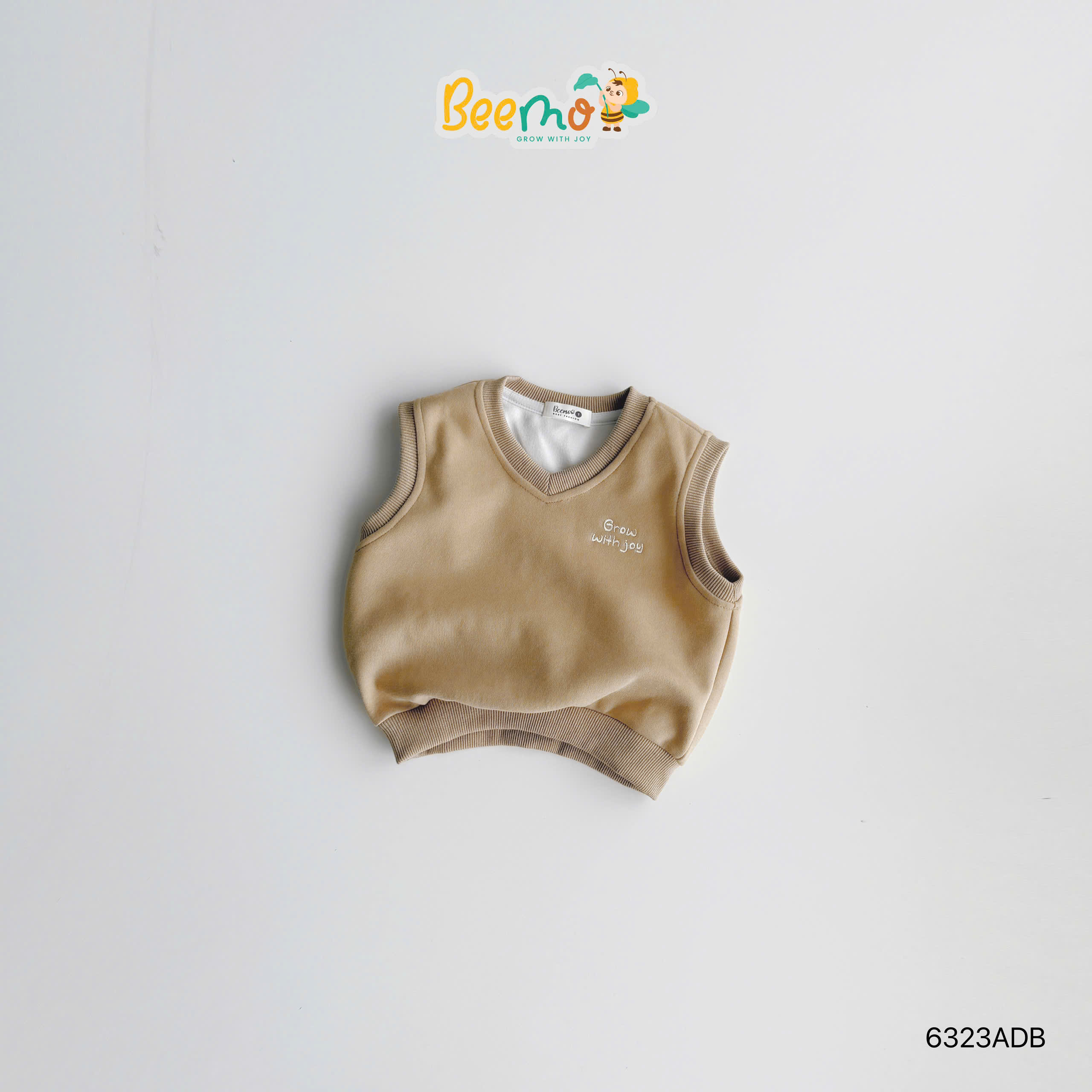 Áo gile cổ tim hình thêu grow with joy BEEMO