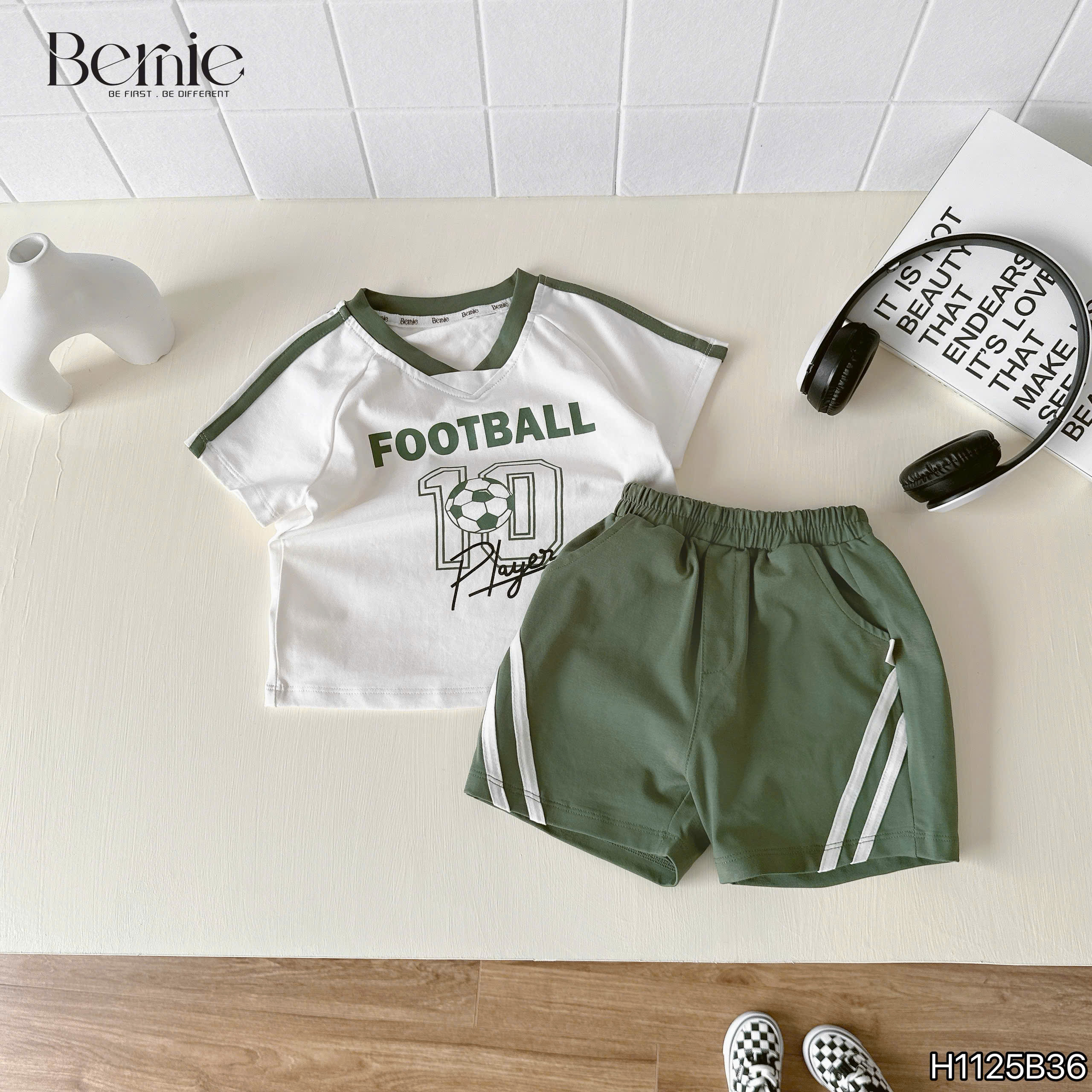 Bộ thể thao football player Bernie