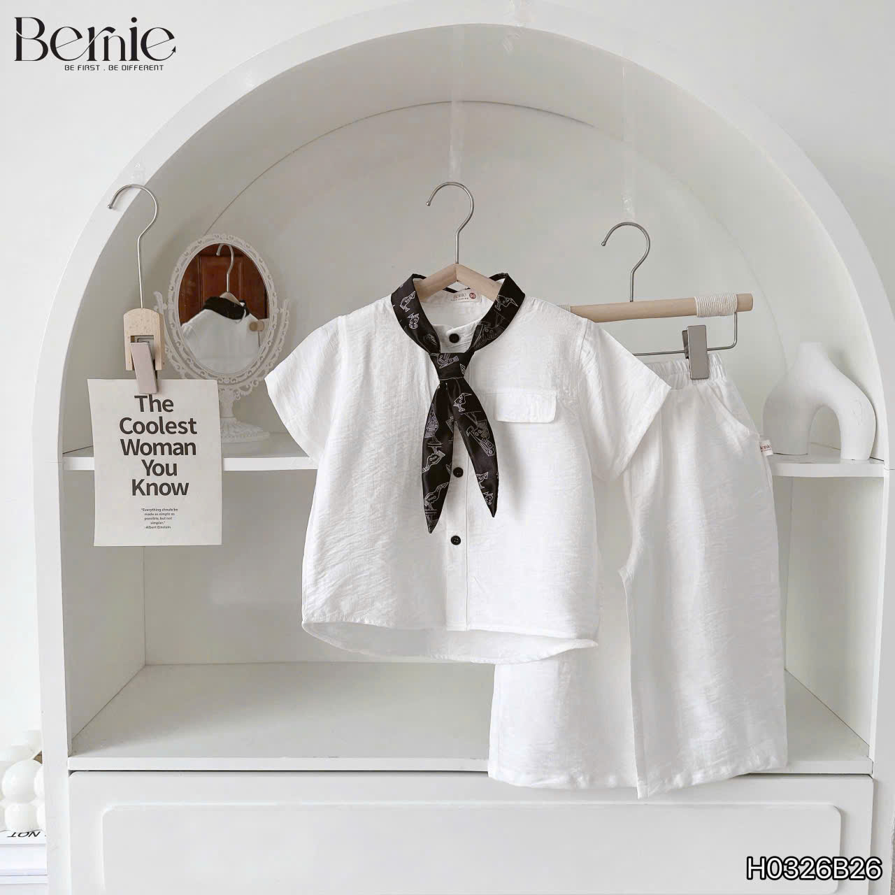 Set sơ mi trắng cổ tàu phối khăn Bernie