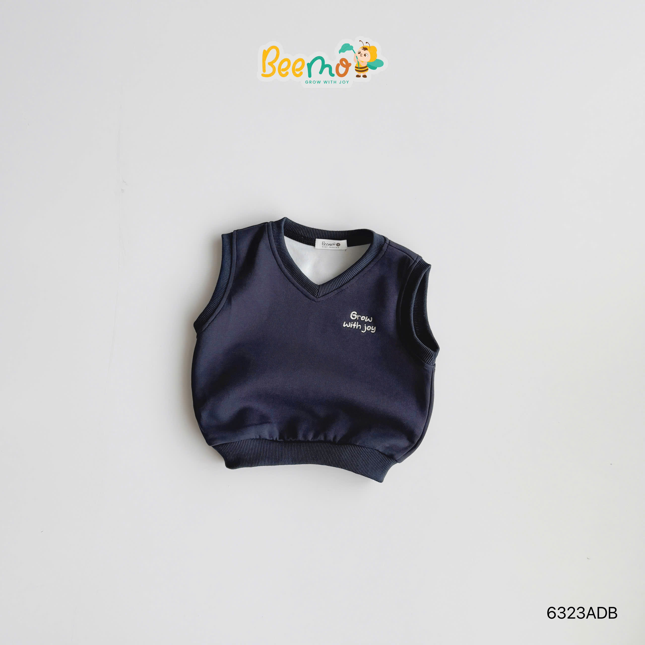 Áo gile cổ tim hình thêu grow with joy BEEMO
