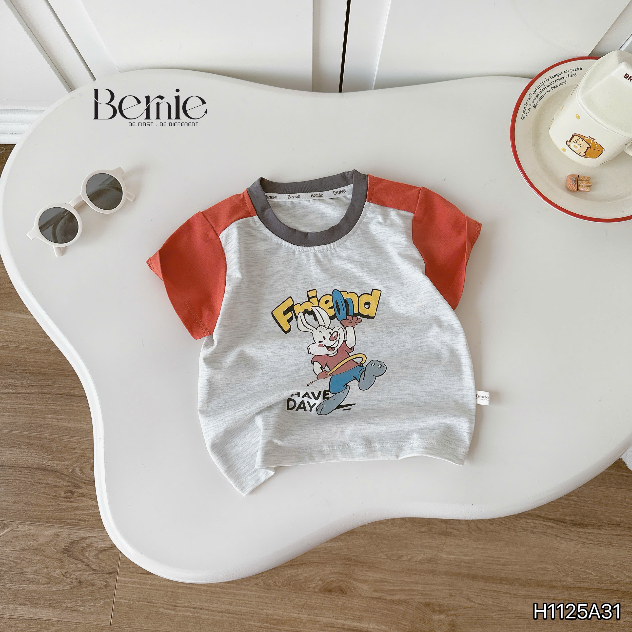 Áo cộc tay phối màu happy Bernie