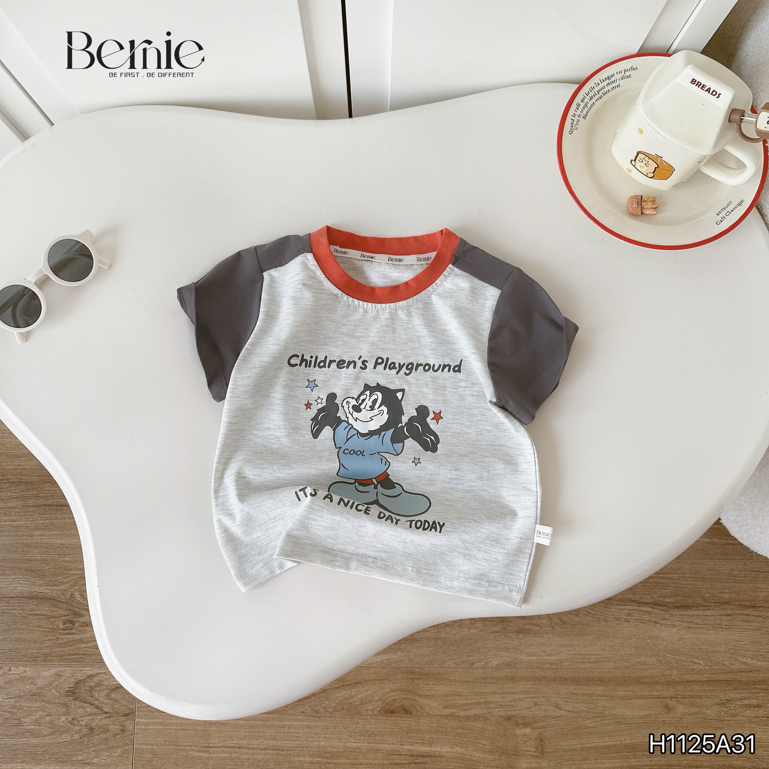 Áo cộc tay phối màu happy Bernie