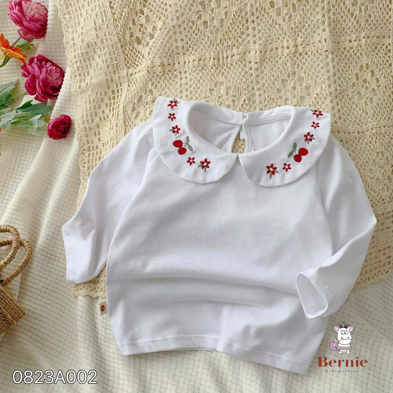 Áo cotton trắng dài tay Bernie cổ sen thêu hoạ tiết cho bé gái