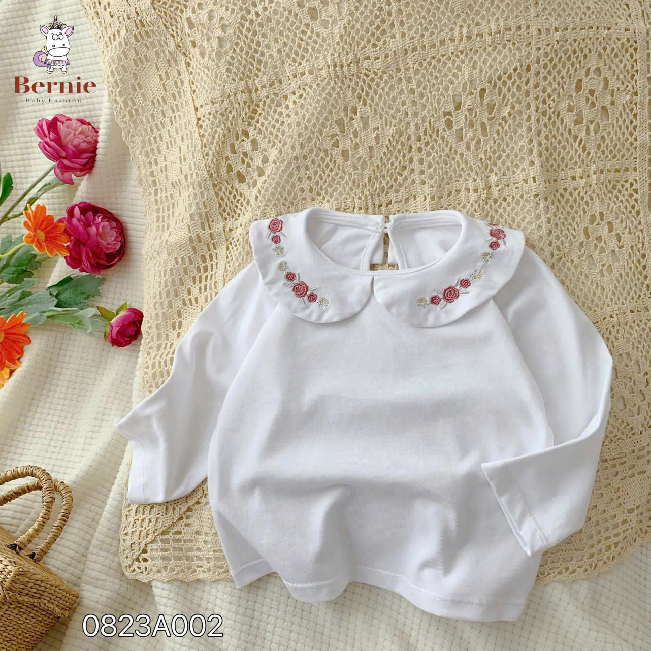 Áo cotton trắng dài tay Bernie cổ sen thêu hoạ tiết cho bé gái