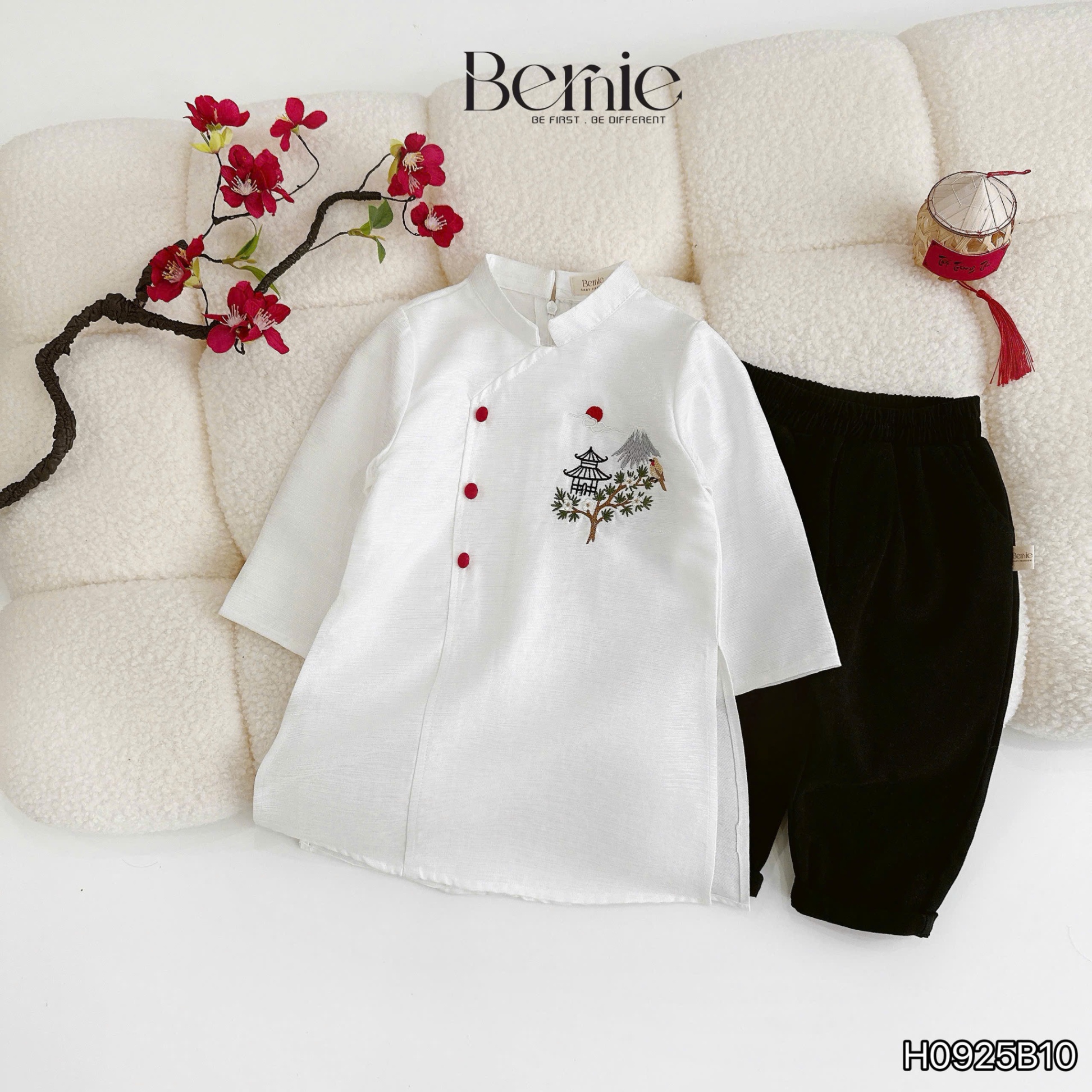 Áo dài tafta kèm quần kaki Bernie