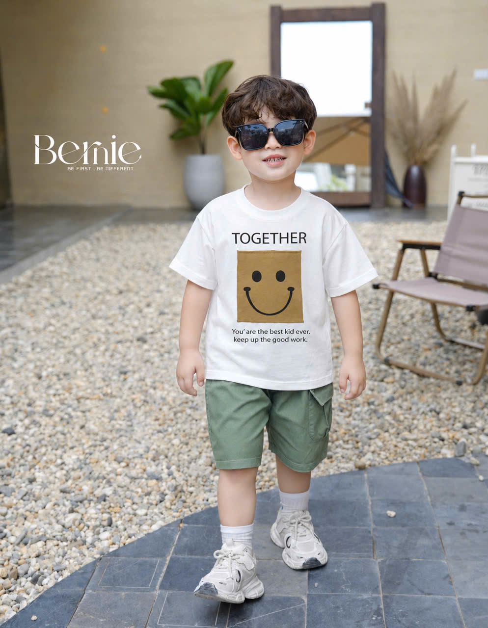 Áo mặt cười Bernie