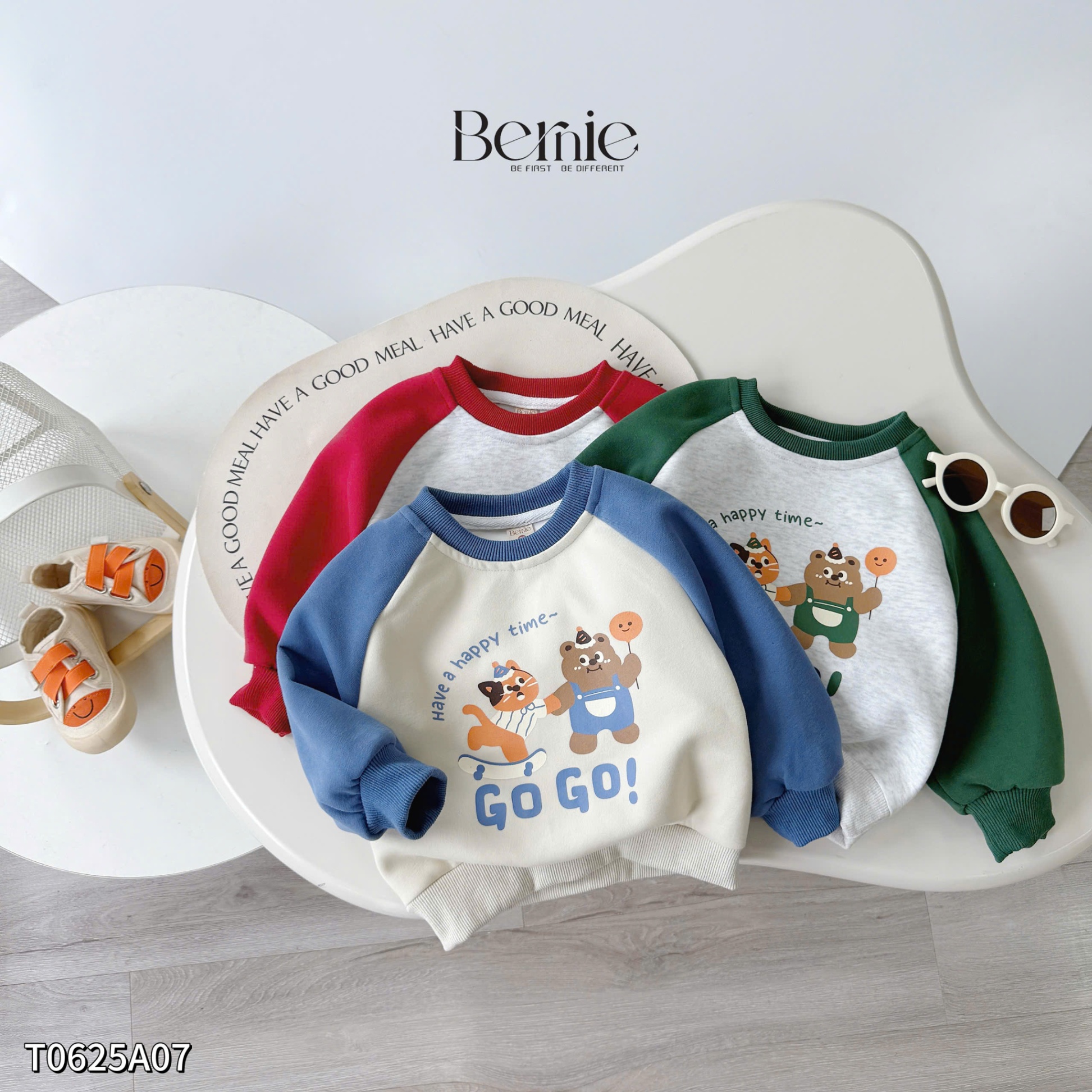 Áo nỉ dài tay raglan Go Go Bernie