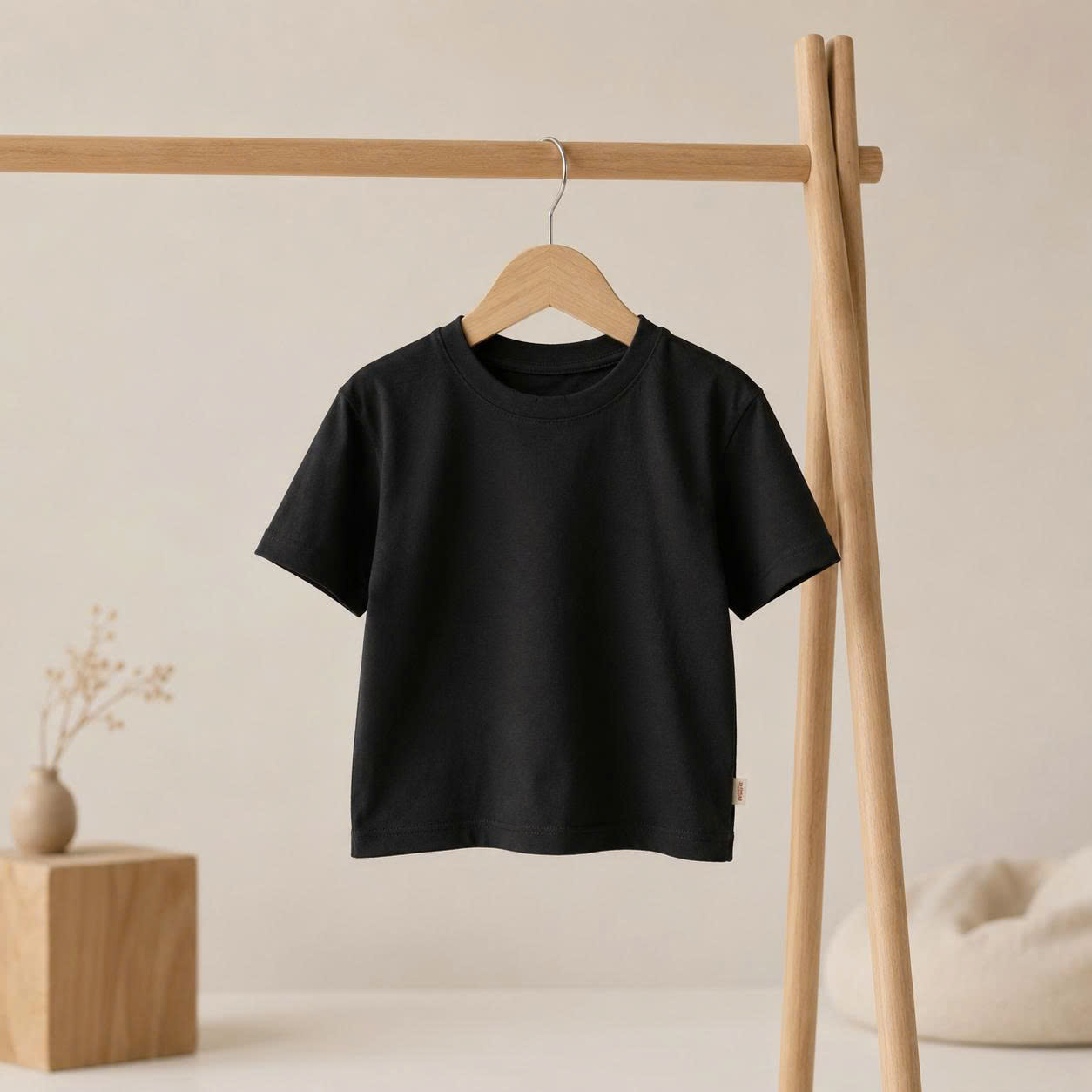 Áo phông cộc tay basic (đen/trắng) cho bé