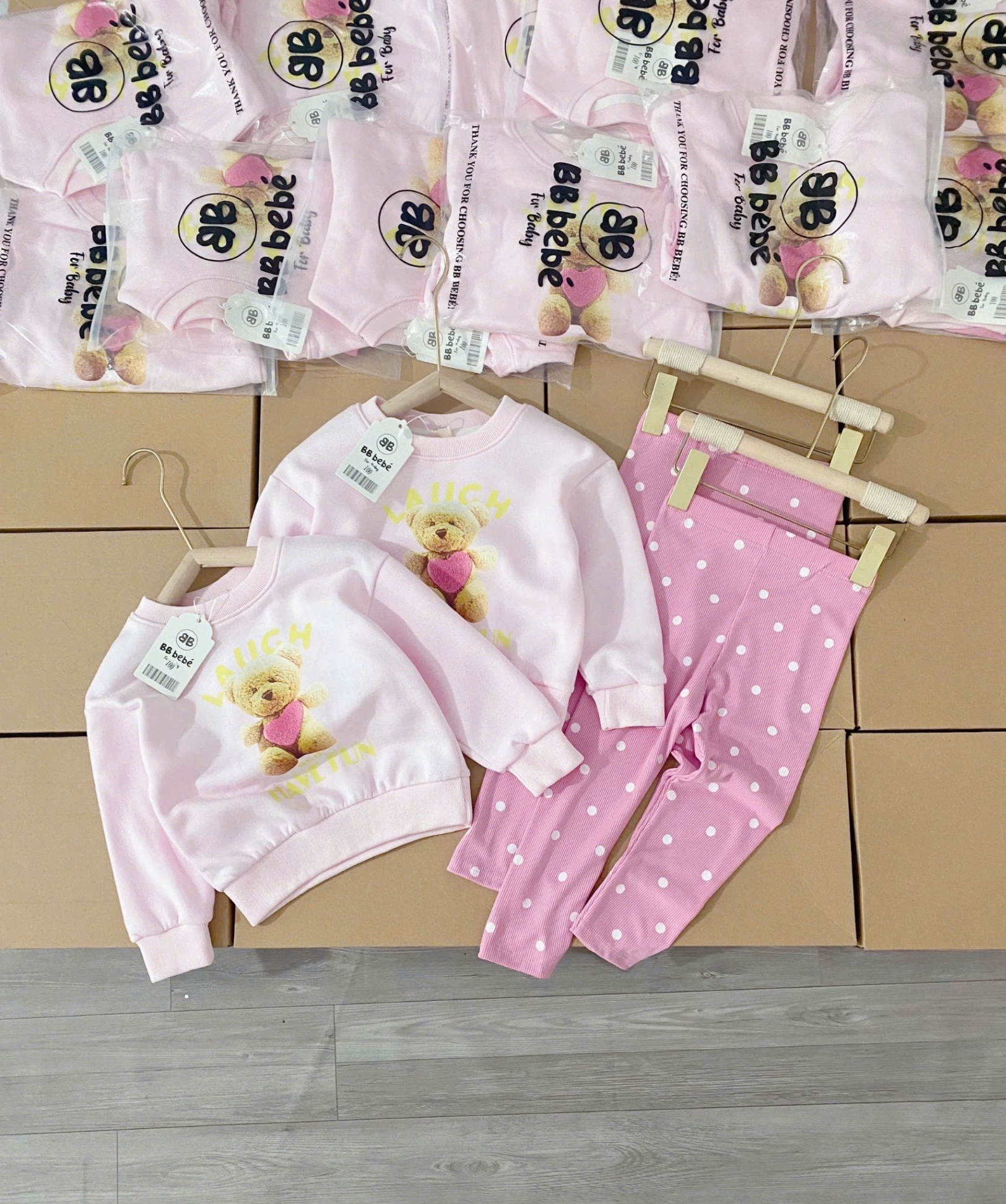 Bộ áo nỉ gấu quần legging chấm bi VNXK