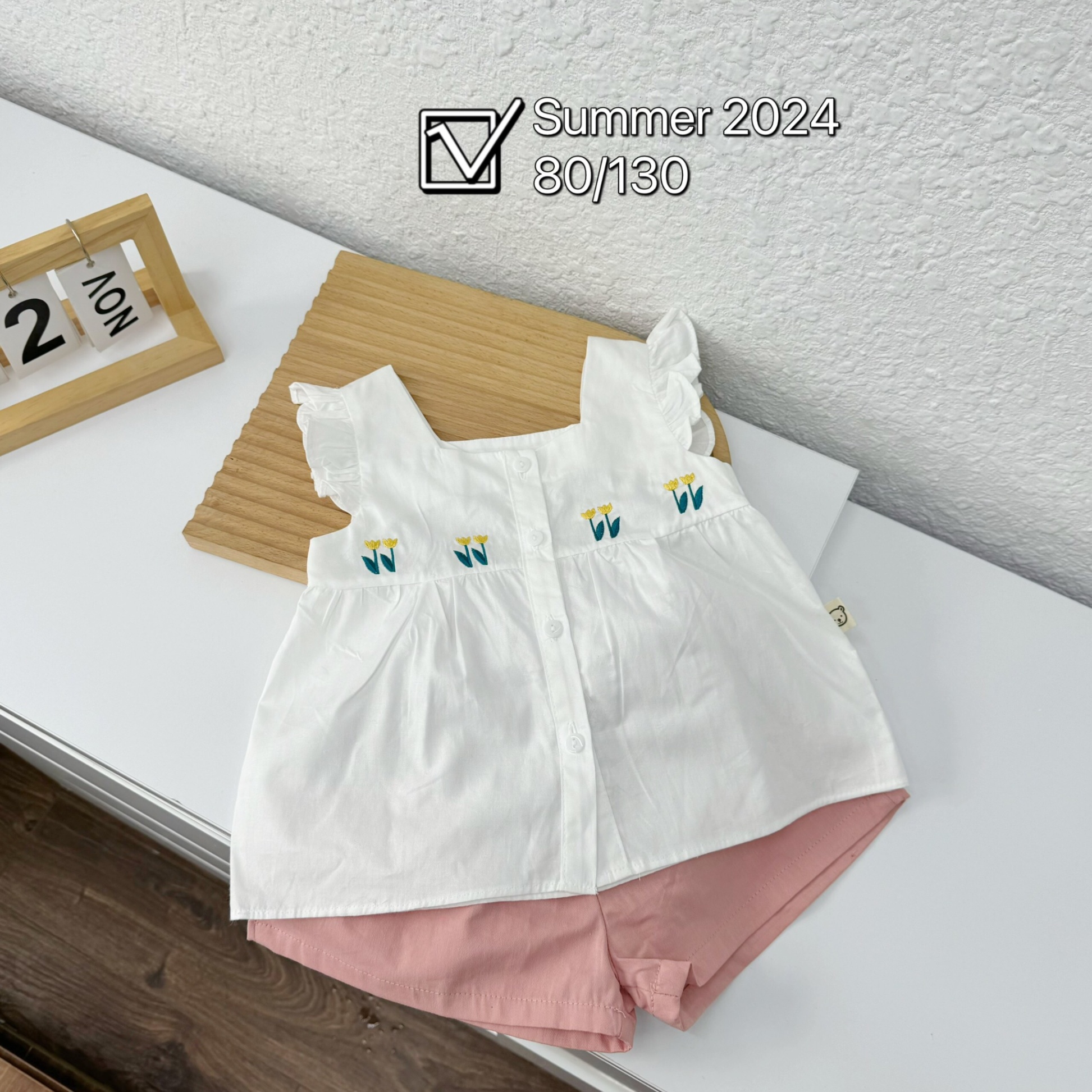 Bộ cộc áo thêu hoa tay cánh tiên kết hợp quần kaki Mozi cho bé gái