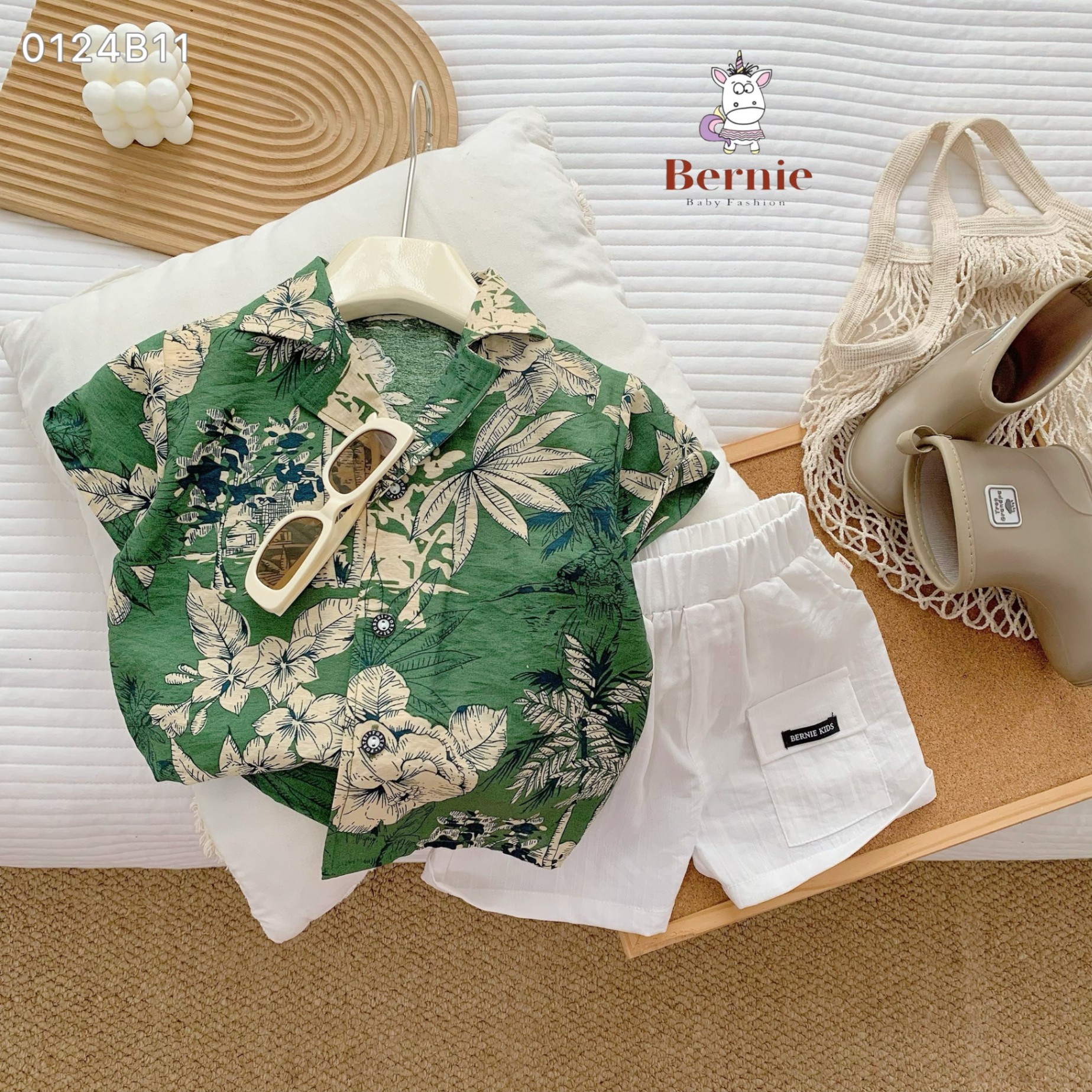 Bộ cộc đũi xanh họa tiết hoa lá Bernie sành điệu cho bé đi biển