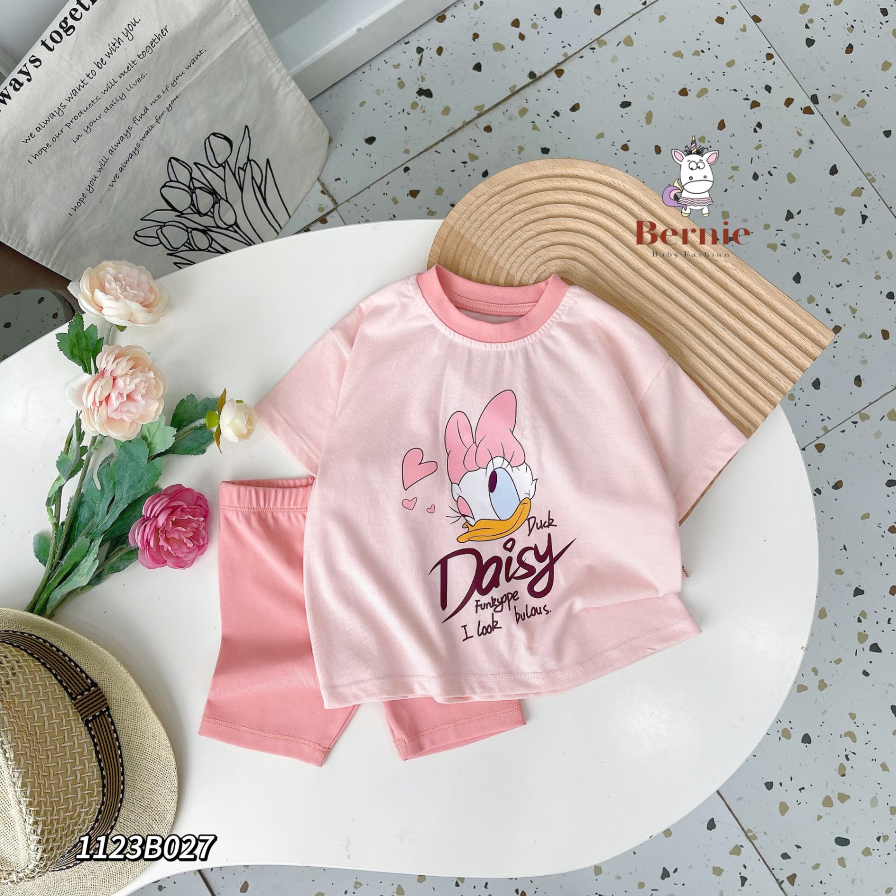 Bộ cotton cộc in hình vịt daisy chất mềm mát Bernie cho bé