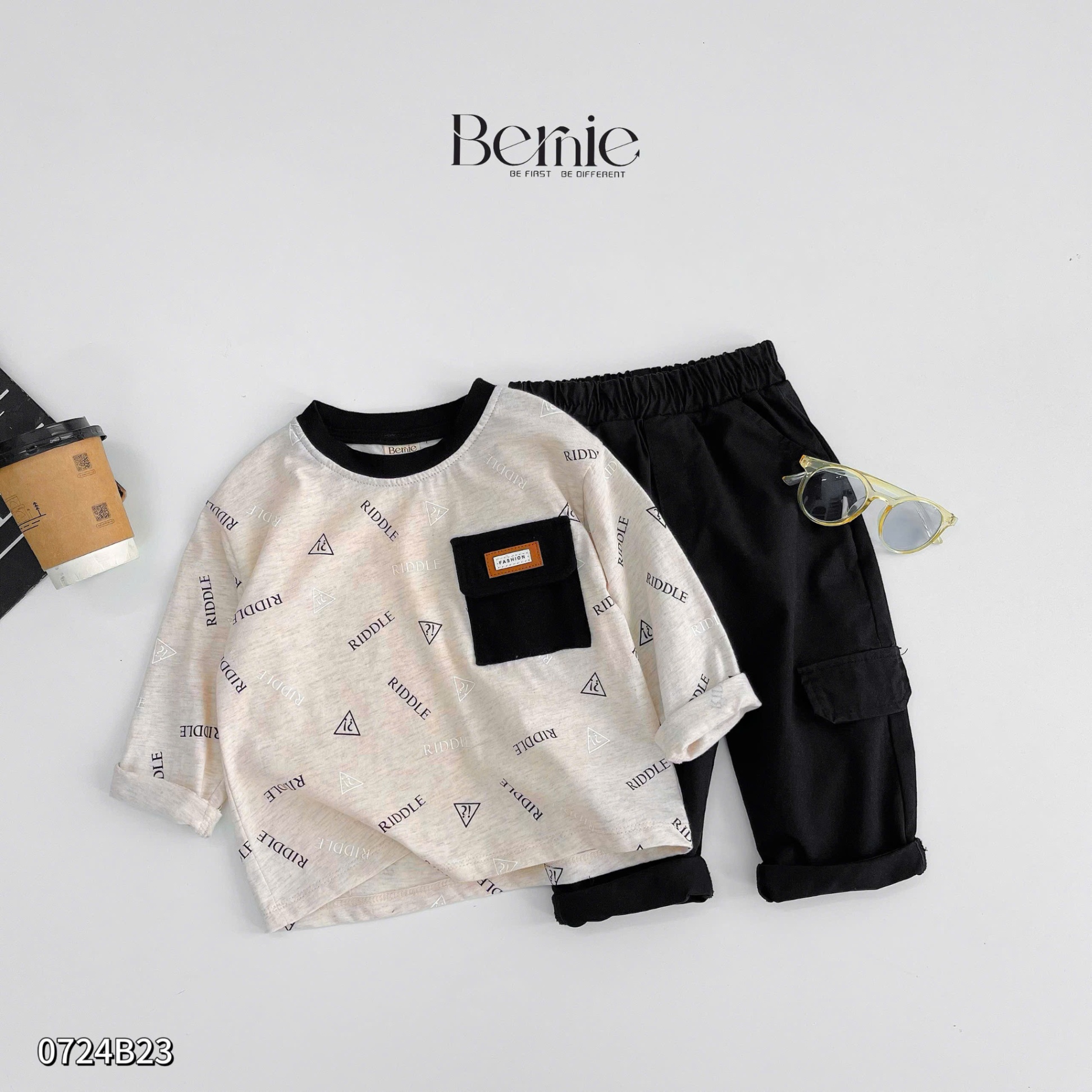 Bộ cotton dài tay họa tiết Riddle túi ngực đính tag Bernie cho bé