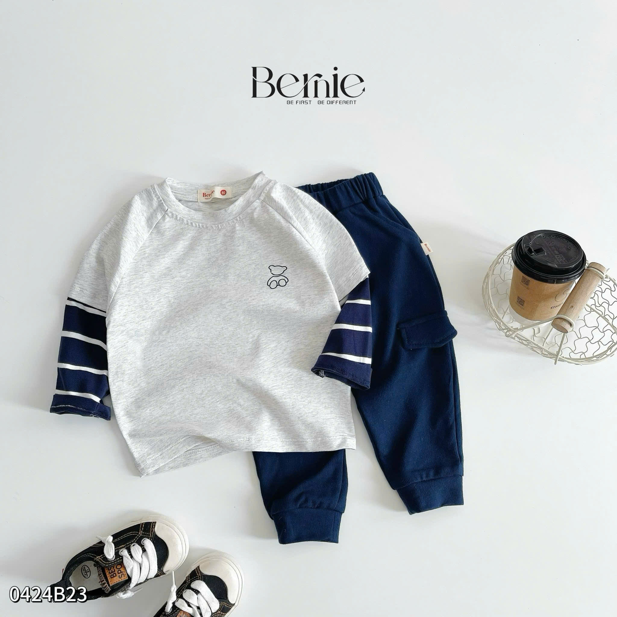 Bộ cotton dài tay phối kẻ in hình gấu Bernie cho bé trai bé gái