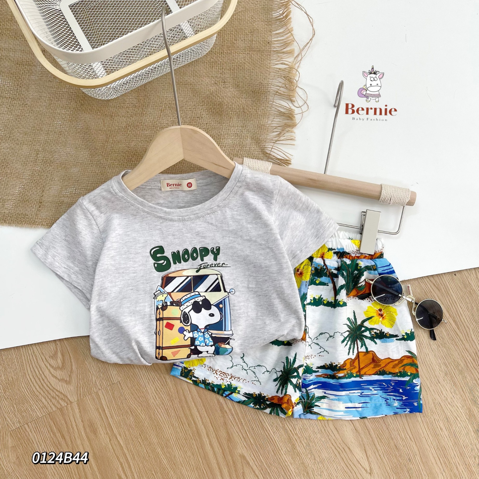 Bộ đi biển snoopy Bernie