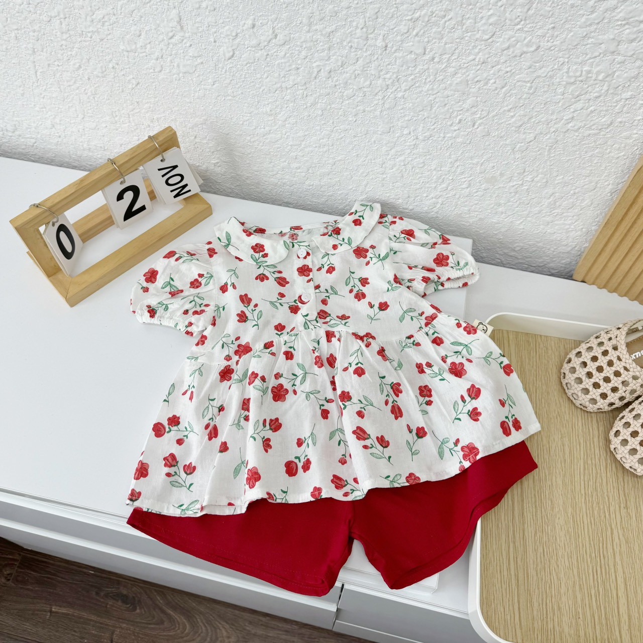 Bộ linen cộc áo cổ sen kết hợp quần đùi Mozi cho bé gái