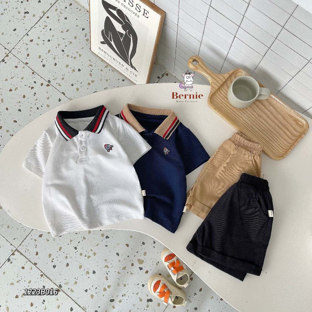 Bộ polo cộc tay cổ bo viền, thêu hình tên lửa phối quần đùi kaki Bernie cho bé
