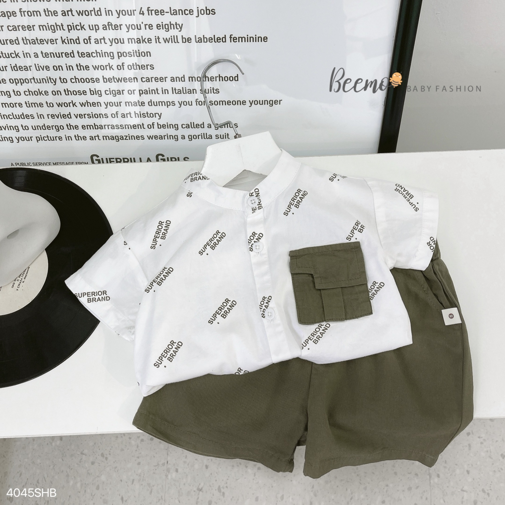 Bộ sơ mi cổ tàu cộc tay in xỏa chữ phối quần short (sooc) Beemo sành điệu cho bé