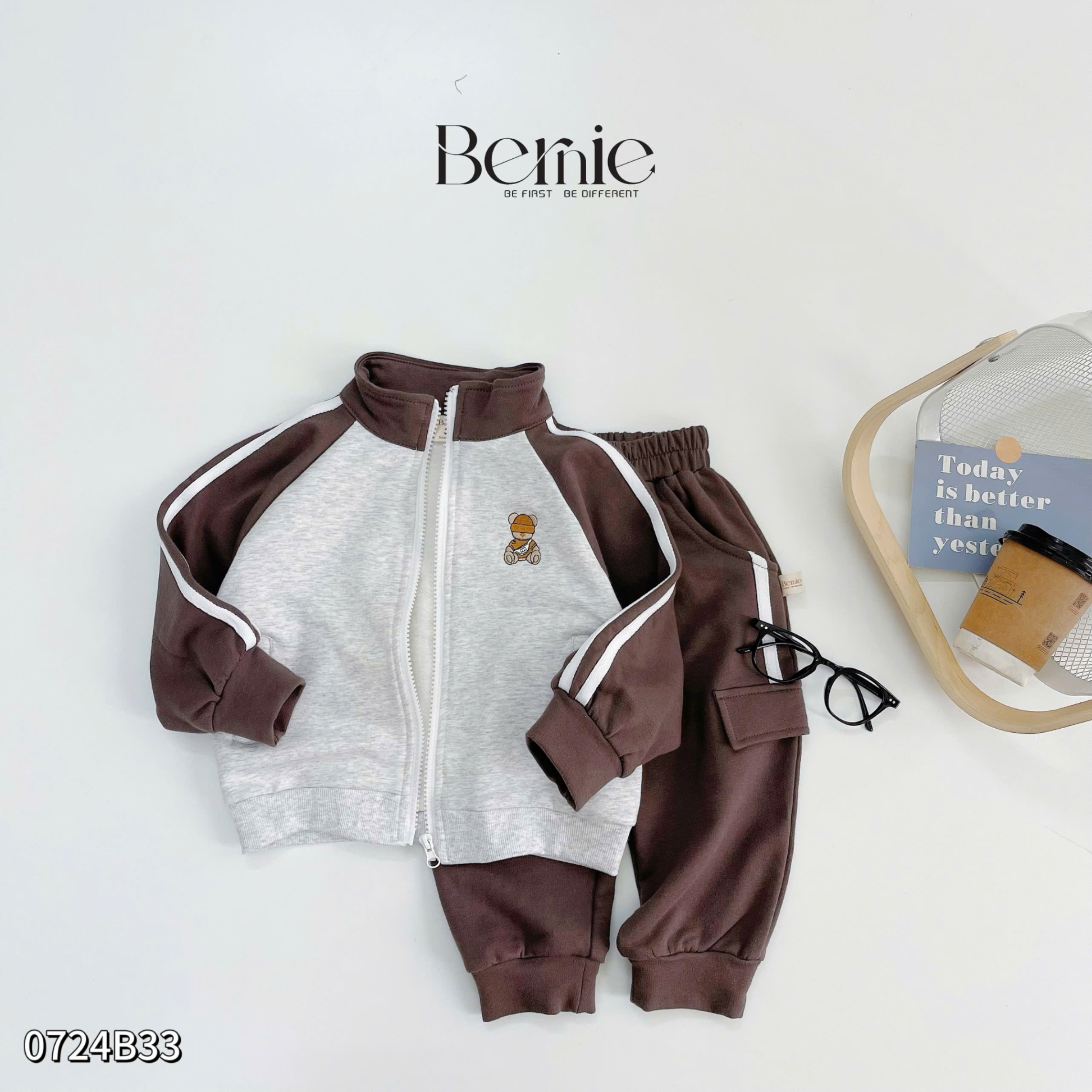 Bộ thể thao khóa kéo in The Best Bear Bernie