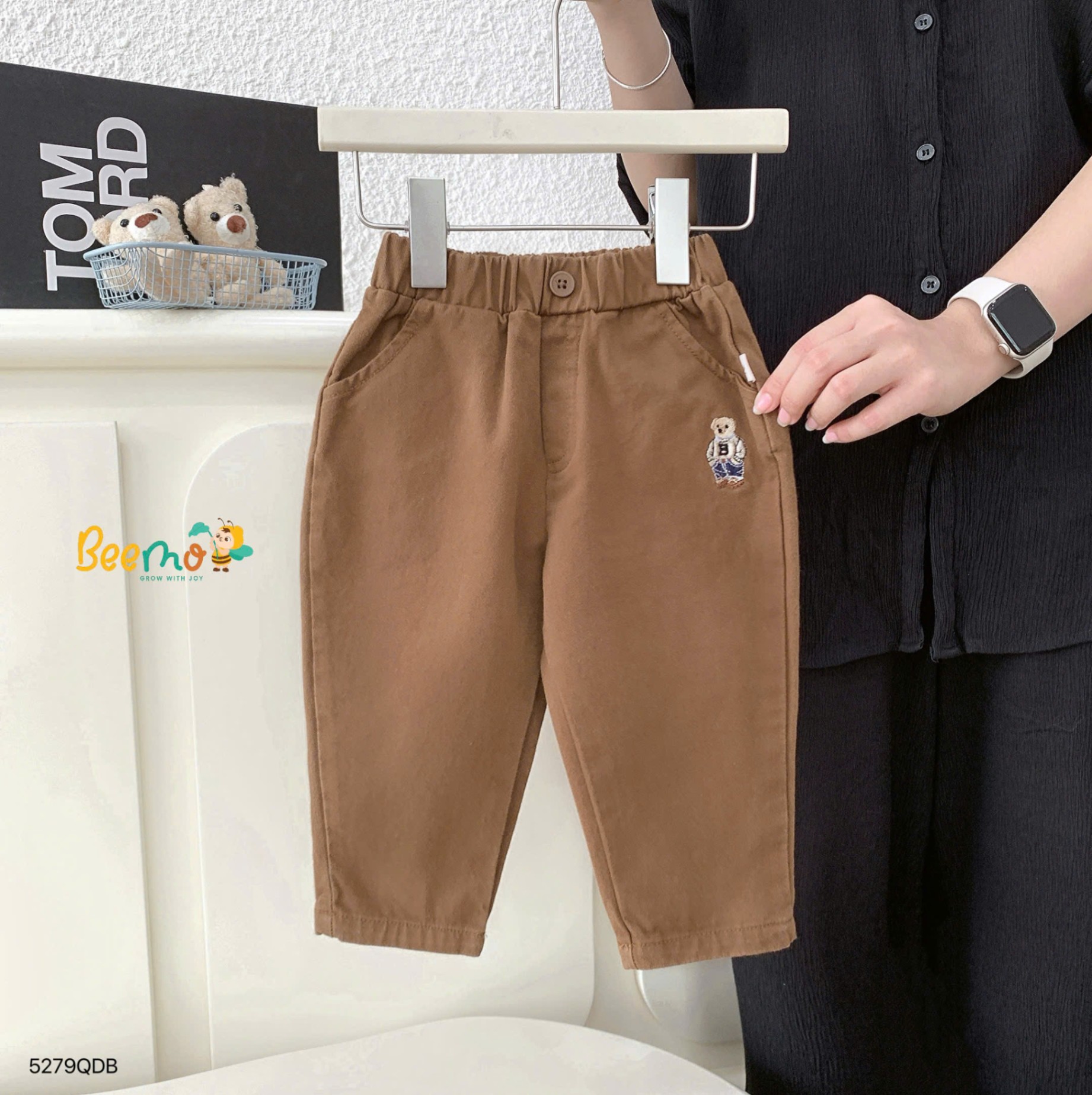 Quần dài kaki baggy thêu hình gấu Beemo
