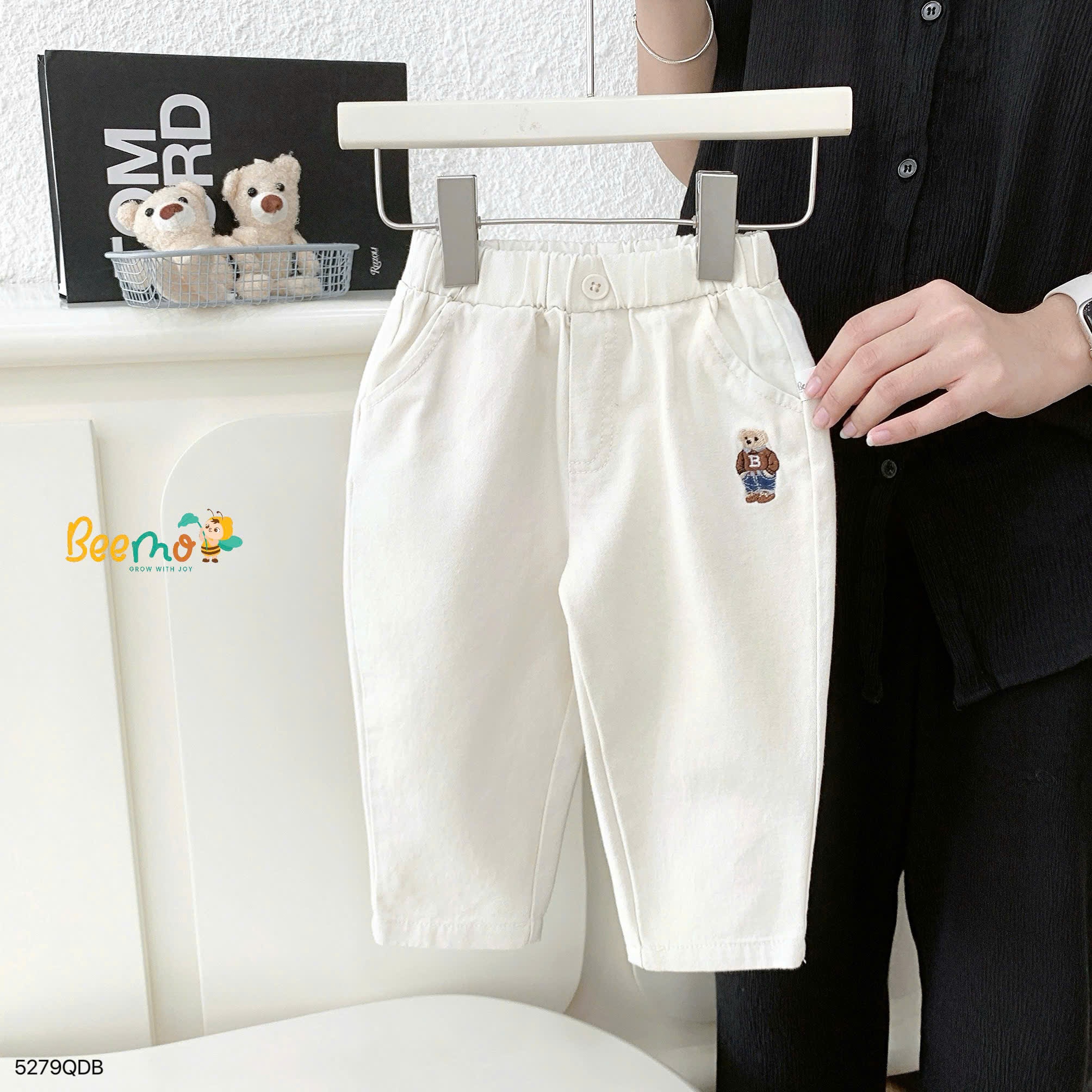 Quần dài kaki baggy thêu hình gấu Beemo
