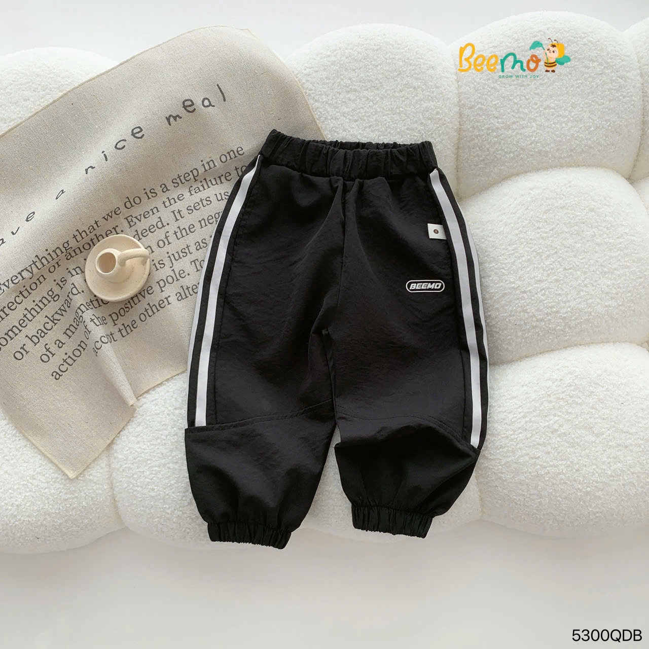 Quần gió thể thao Beemo
