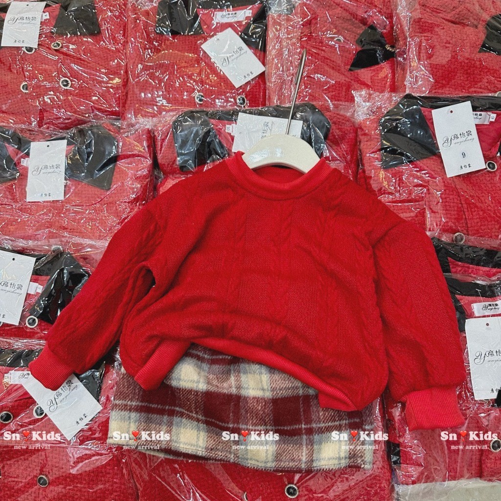 Sét áo len dáng trùm phối chân váy dạ kẻ Sn Kids cho bé gái