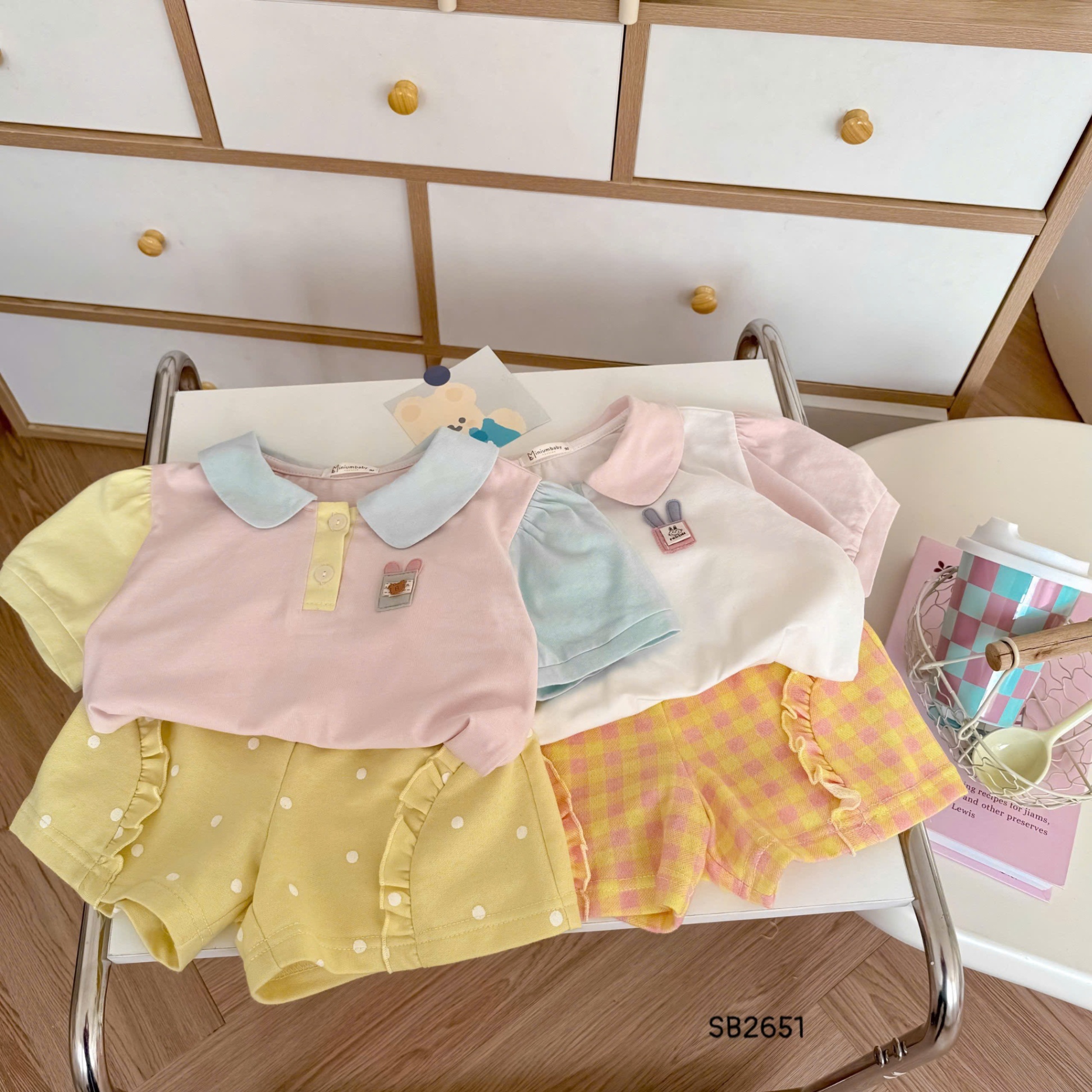 Set cộc tay cổ sen cho bé gái BEBUKIDS