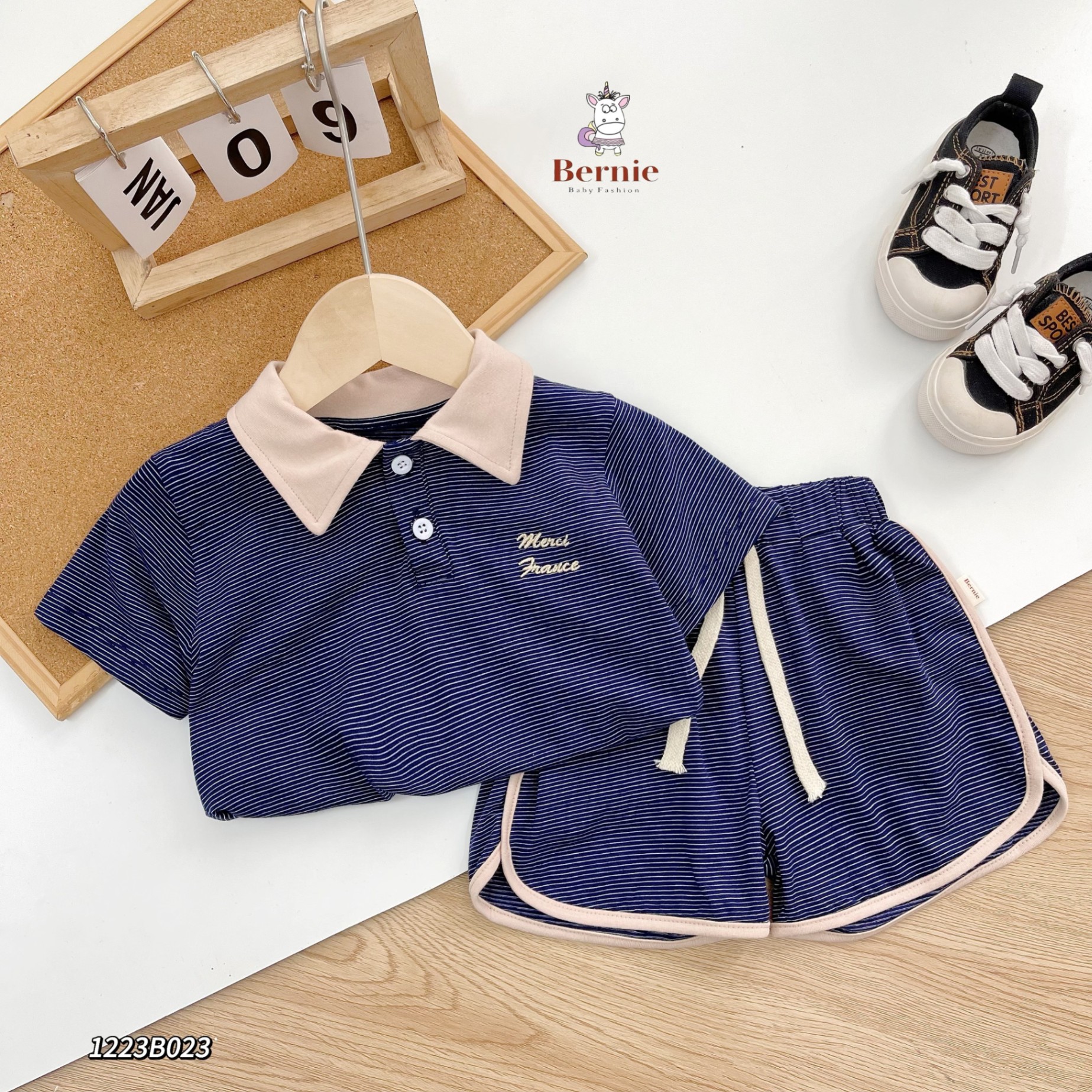 Set cotton cộc áo polo hoạ tiết chữ thêu phối quần short (sooc) viền dáng thể thao Bernie cho bé