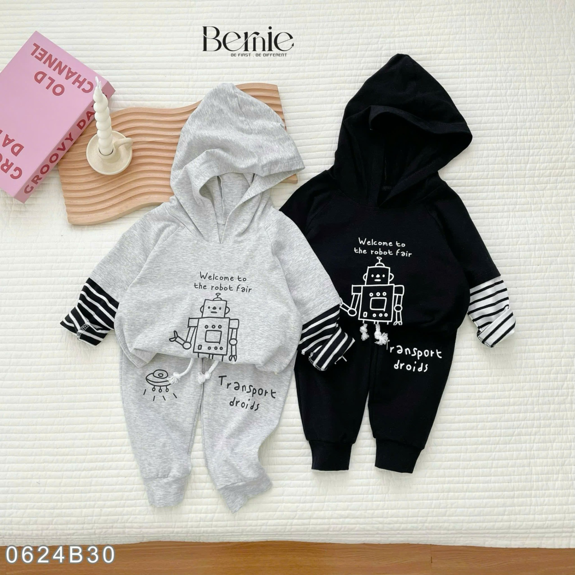 Set cotton dài tay phối kẻ hình in robot có mũ phong cách Bernie cho bé