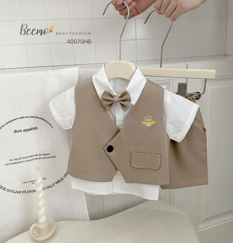 Set gile cộc tay 5 chi tiết gồm áo gile, áo sơ mi, quần short, đai và nơ Beemo