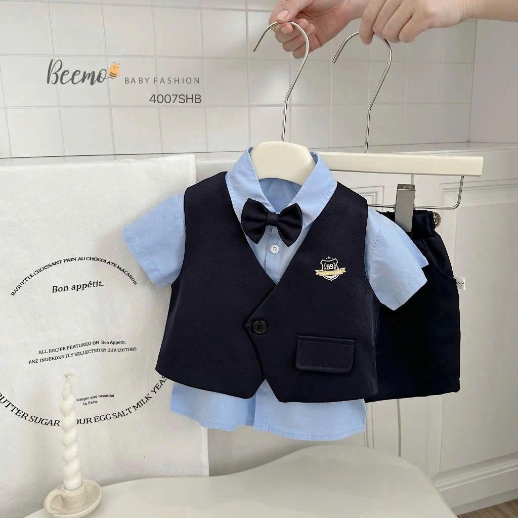 Set gile cộc tay 5 chi tiết gồm áo gile, áo sơ mi, quần short, đai và nơ Beemo