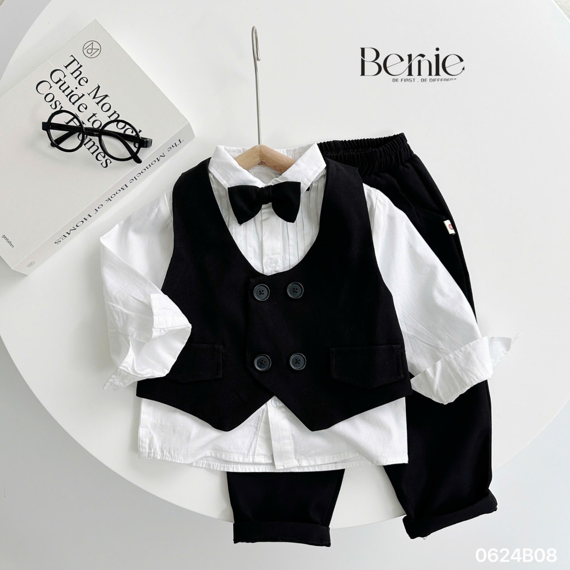 Set gile công tử 4 chi tiết gồm gile, sơ mi trắng dài tay, quần âu, nơ cổ Bernie cho bé