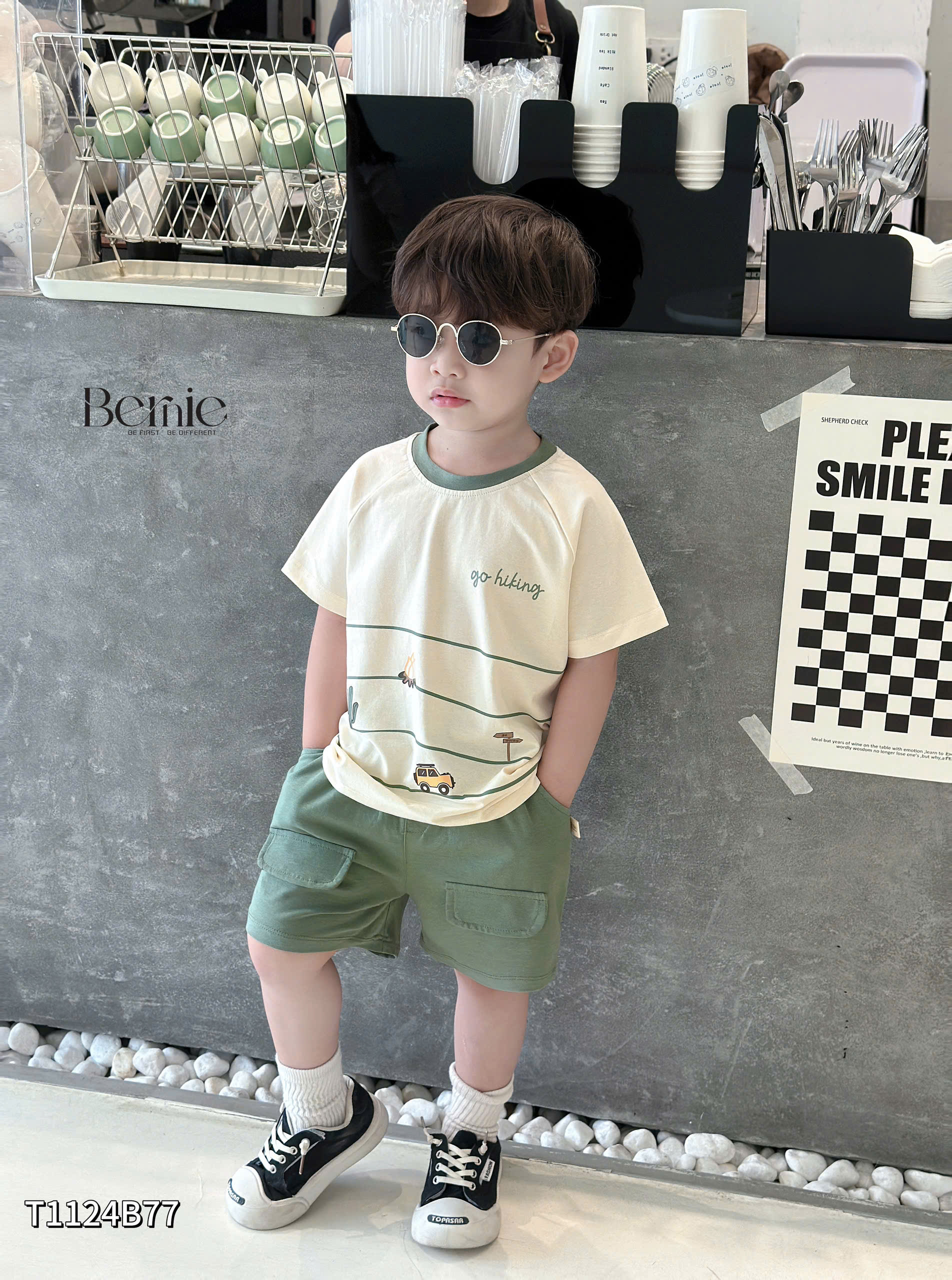 Set kẻ go hiking cho bé trai Bernie