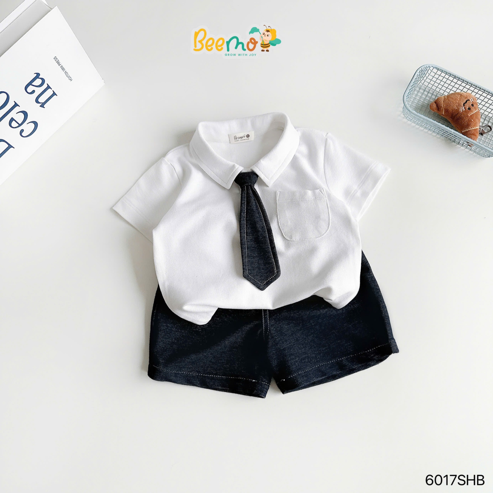 Set polo trắng quần giả bò kèm cà vạt Beemo